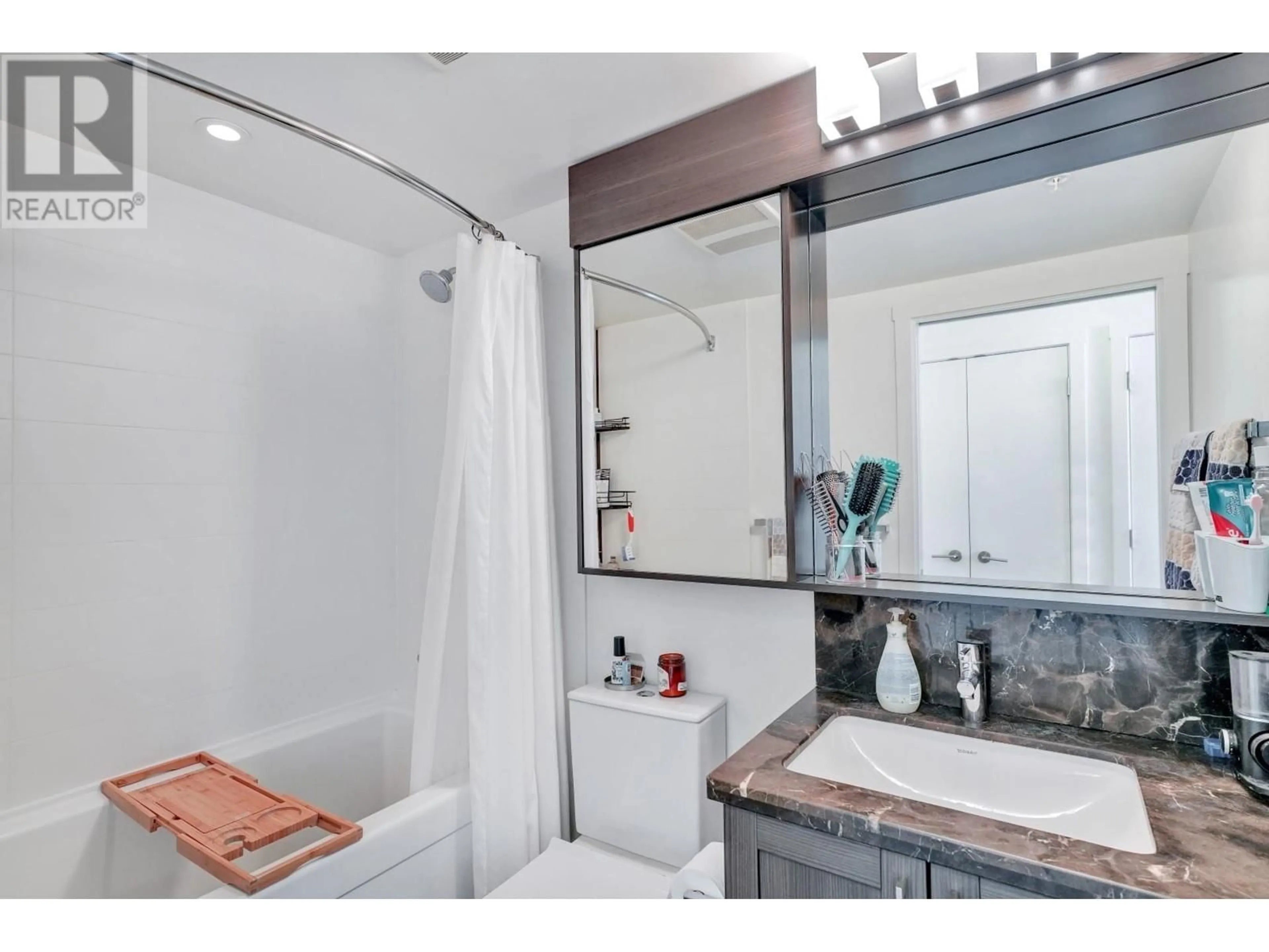 Standard bathroom, ceramic/tile floor for 2603 - 5665 BOUNDARY ROAD, Vancouver British Columbia V5R0E4