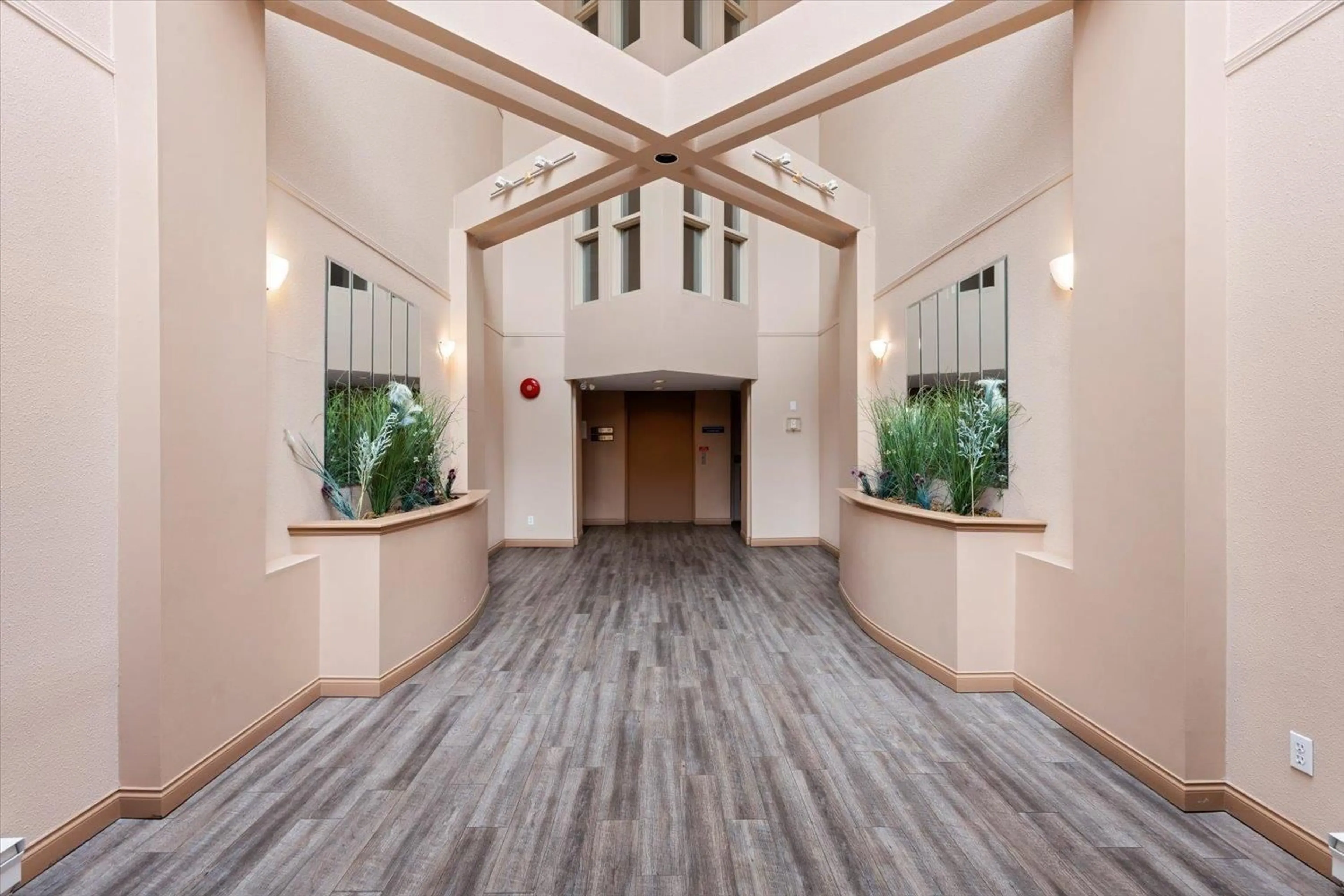 Indoor foyer for 206 - 32075 GEORGE FERGUSON, Abbotsford British Columbia V2T2K7
