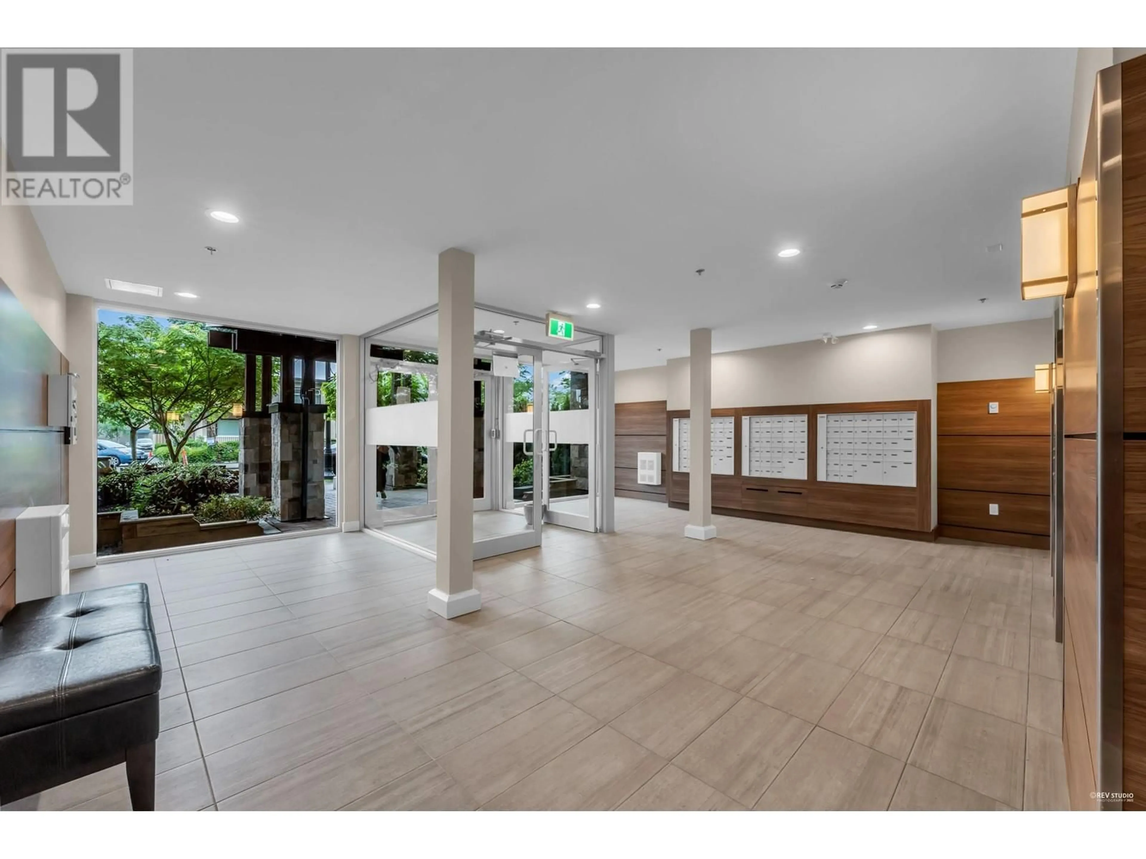 Indoor foyer for 319 - 22562 121 AVENUE, Maple Ridge British Columbia V2X3Y8