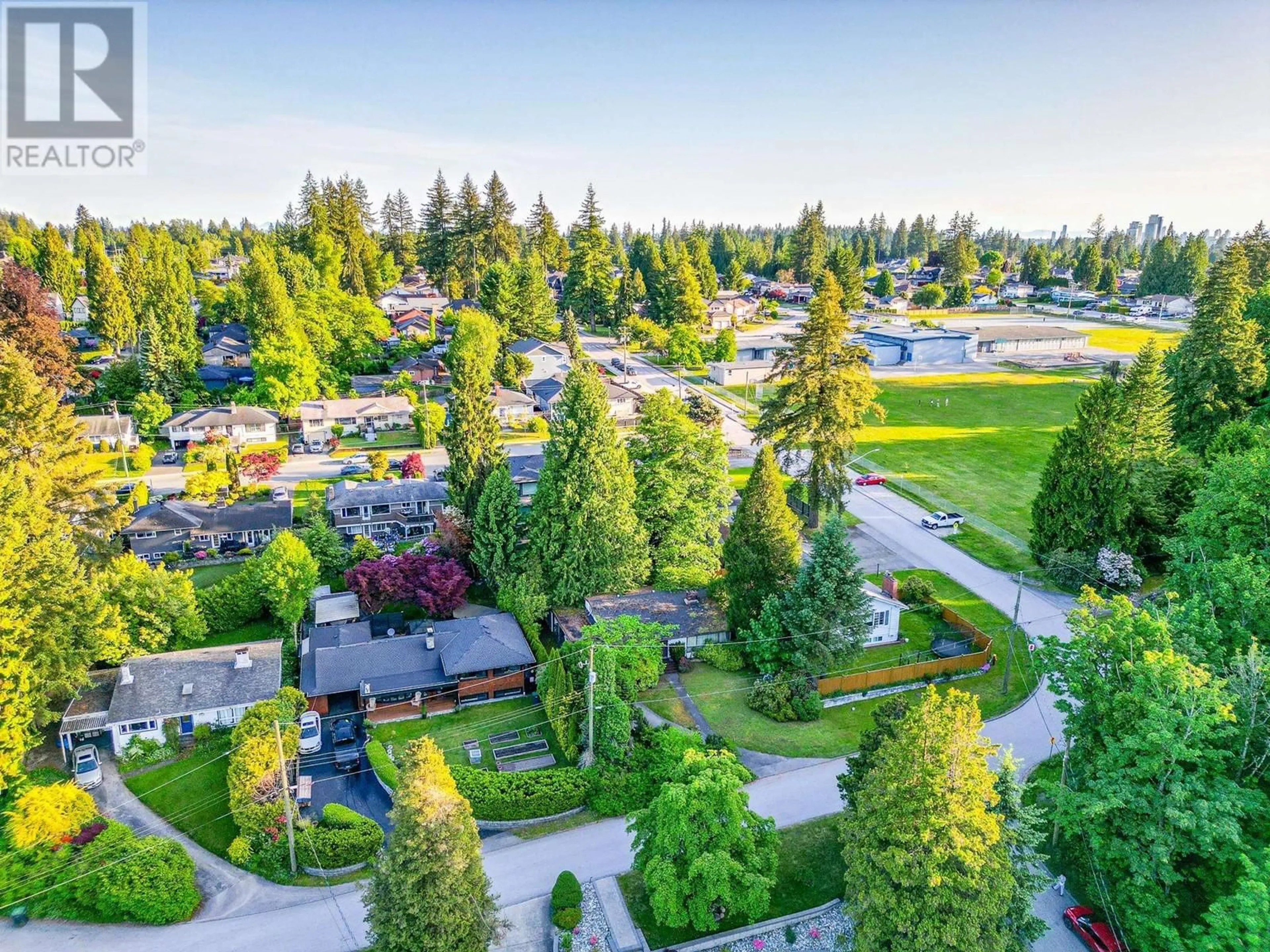 A pic from outside/outdoor area/front of a property/back of a property/a pic from drone, unknown for 1124 LUXTON SQUARE, Coquitlam British Columbia V3J5E1