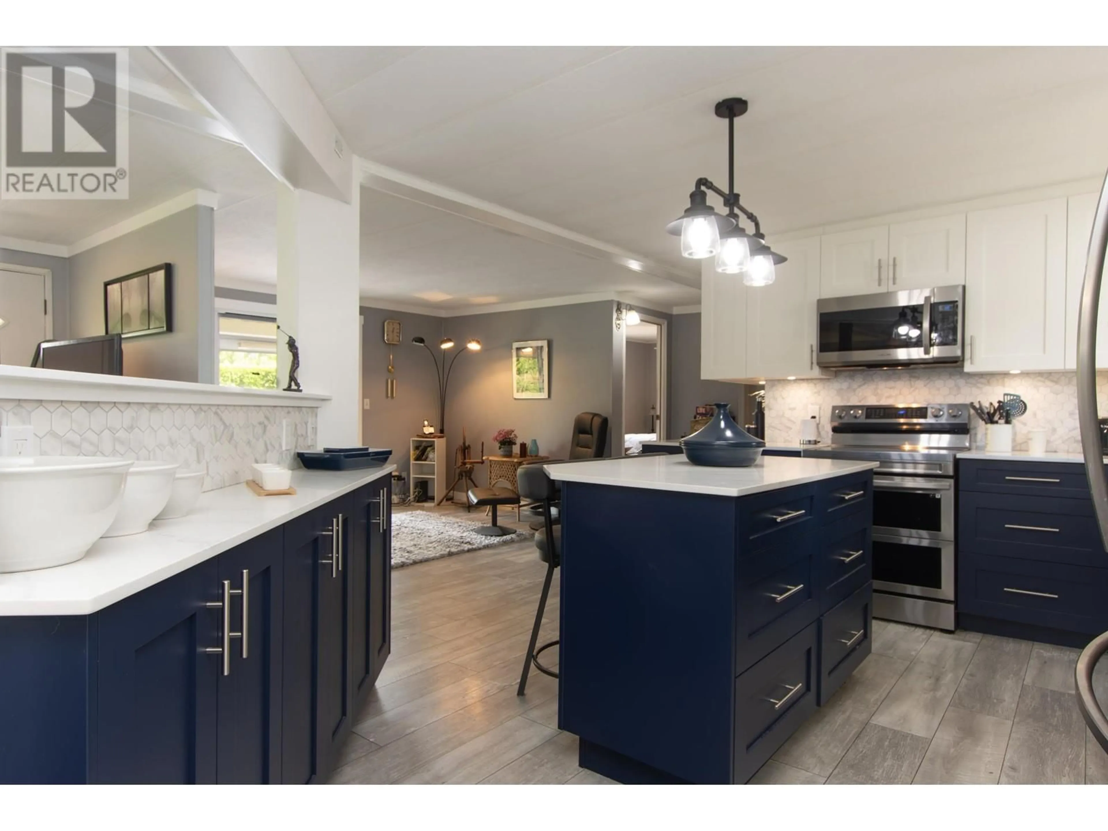 Open concept kitchen, ceramic/tile floor for 178 - 1830 MAMQUAM ROAD, Squamish British Columbia V8B0J1