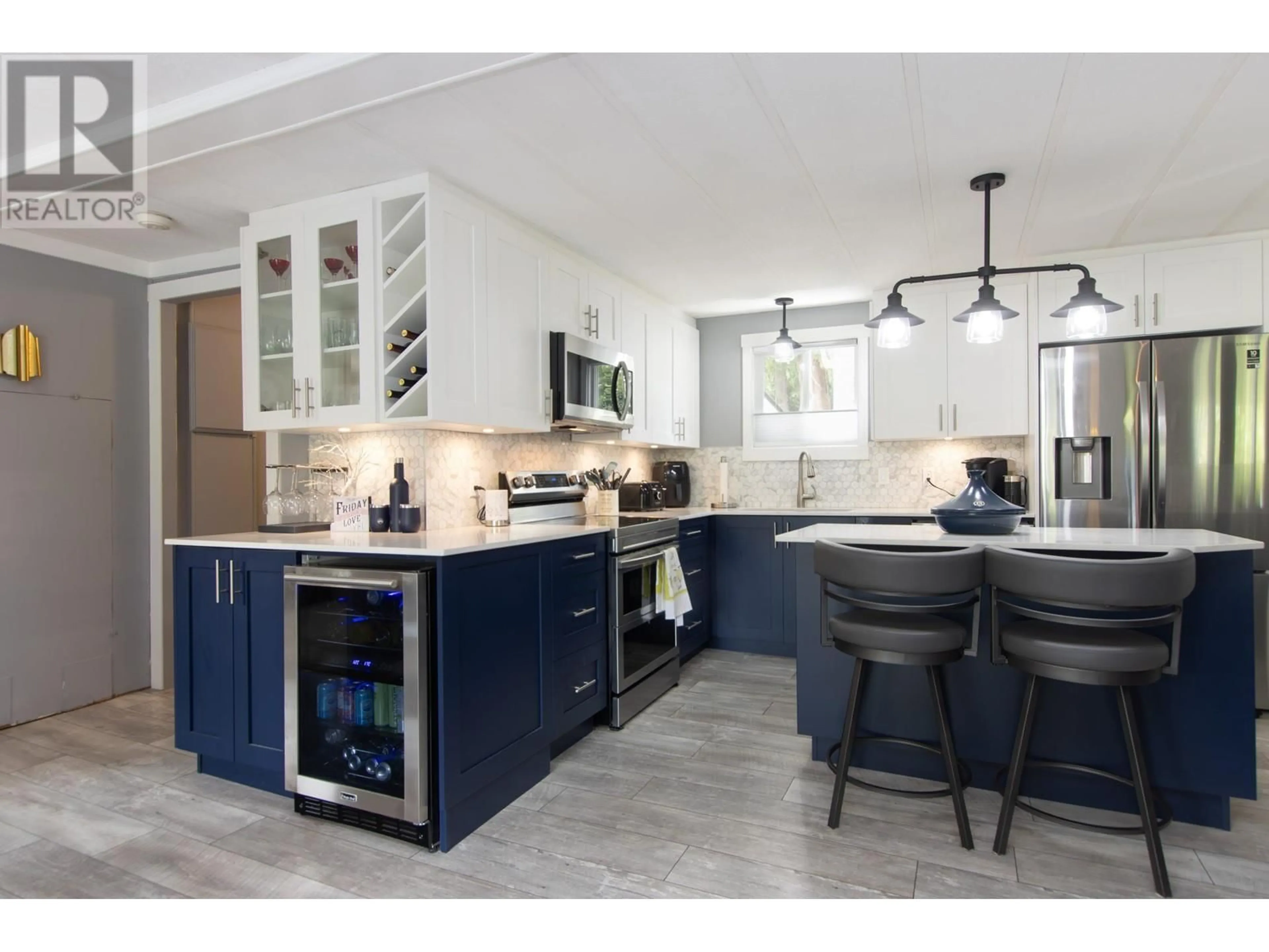 Open concept kitchen, ceramic/tile floor for 178 - 1830 MAMQUAM ROAD, Squamish British Columbia V8B0J1