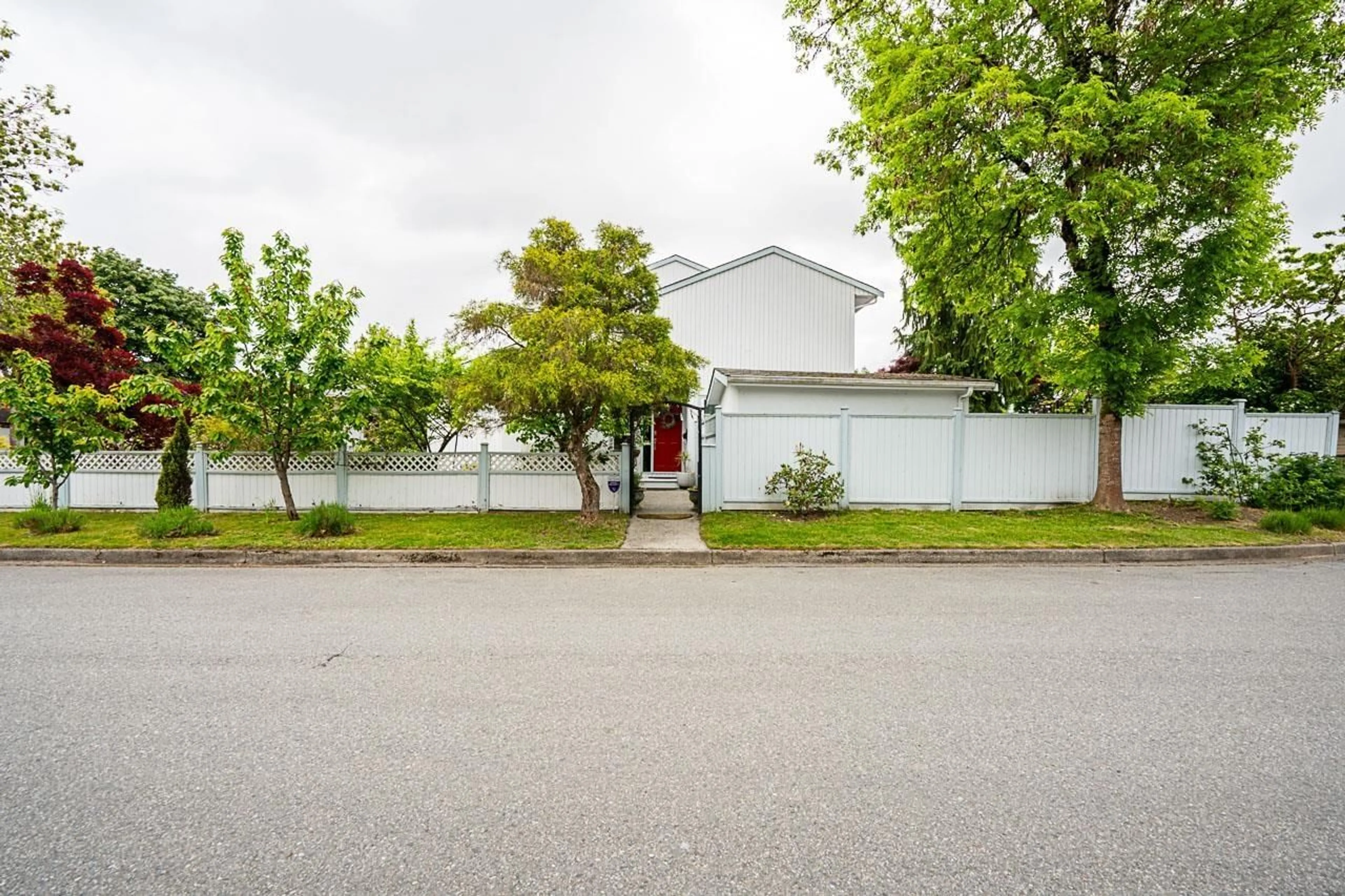 Unknown for 15524 96B, Surrey British Columbia V3R7N7