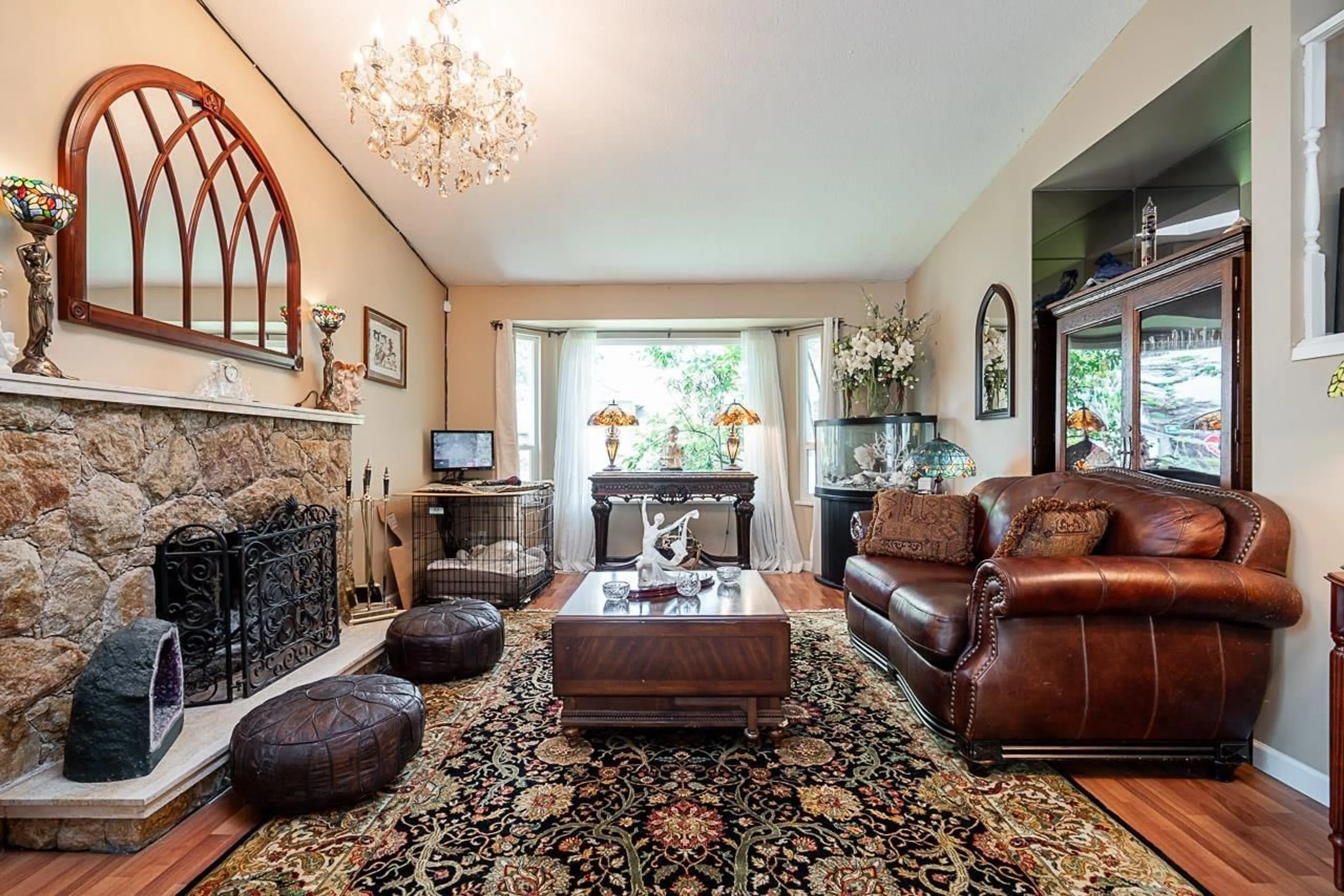 Living room with furniture, unknown for 15524 96B, Surrey British Columbia V3R7N7