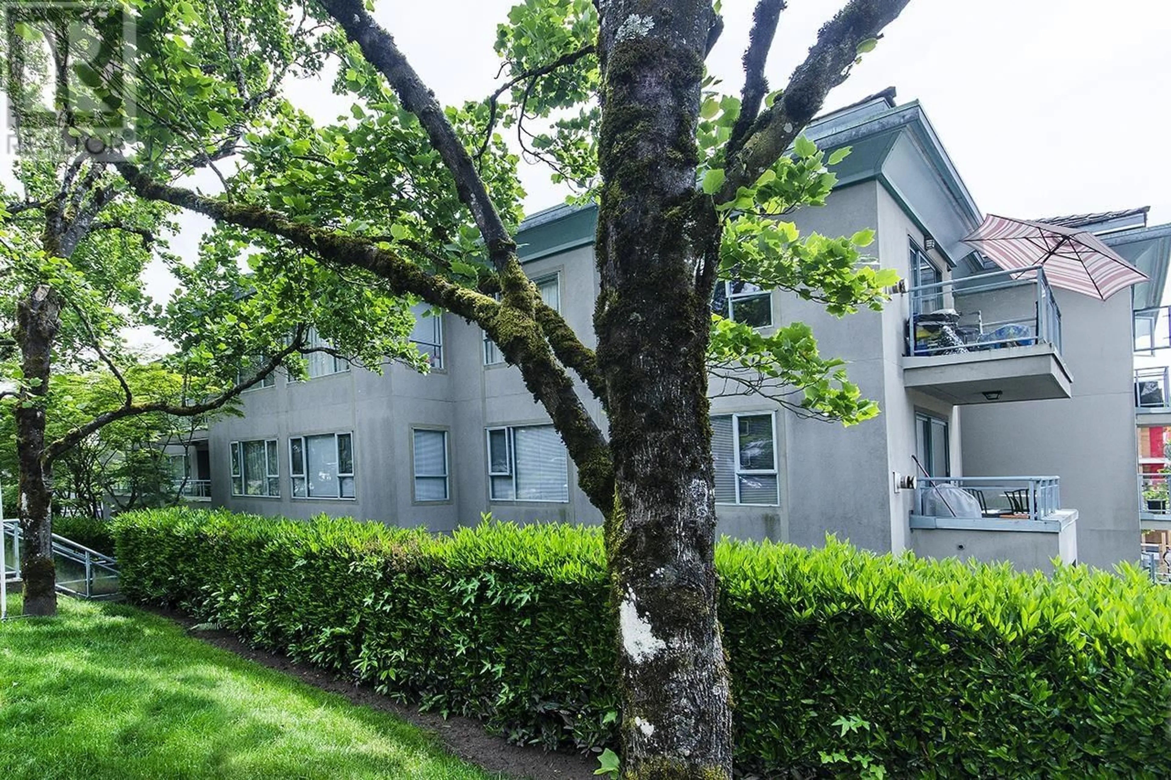 Patio, street for 206 - 1085 17TH STREET, North Vancouver British Columbia V7P3R3