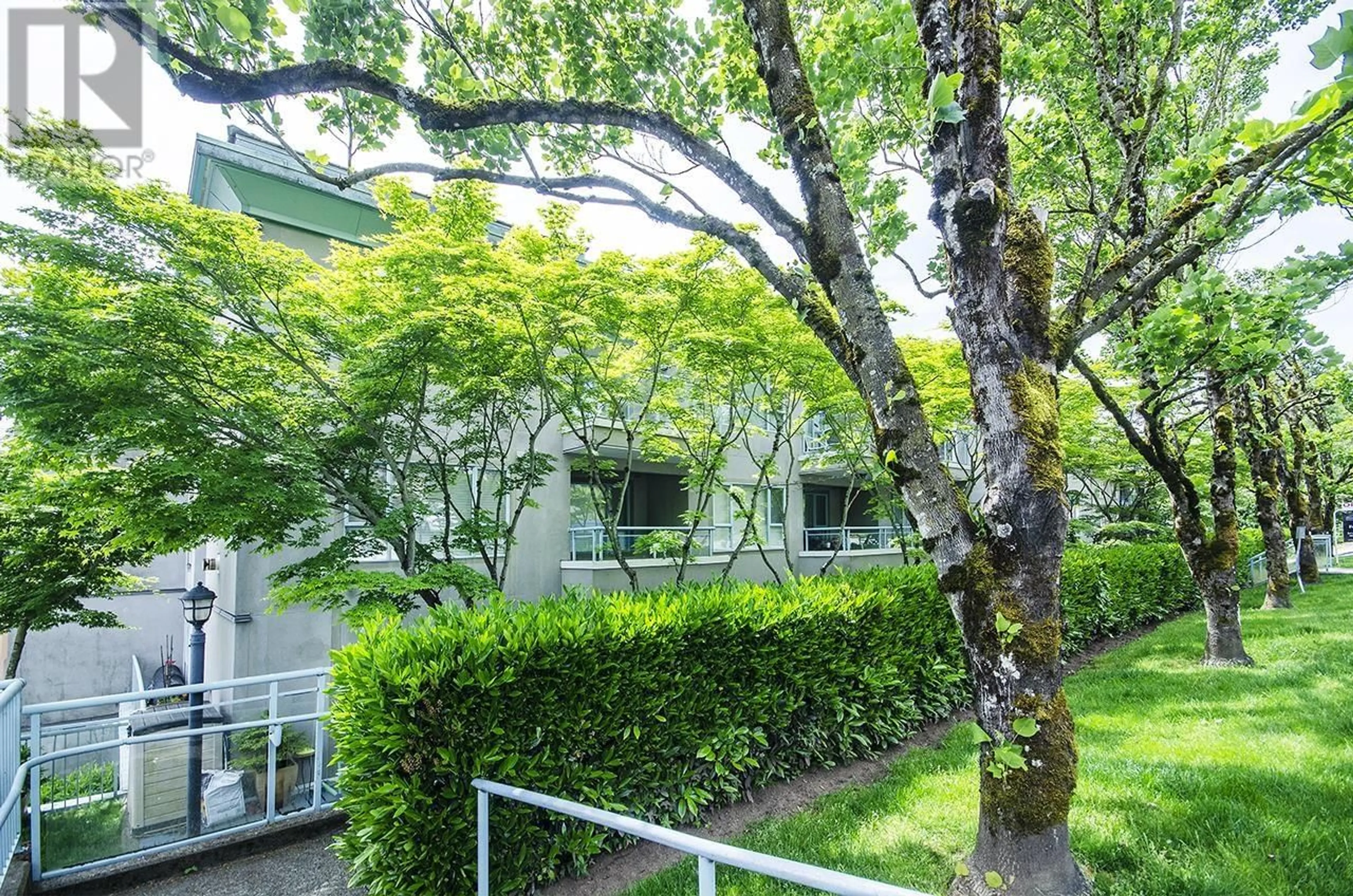 Patio, unknown for 206 - 1085 17TH STREET, North Vancouver British Columbia V7P3R3