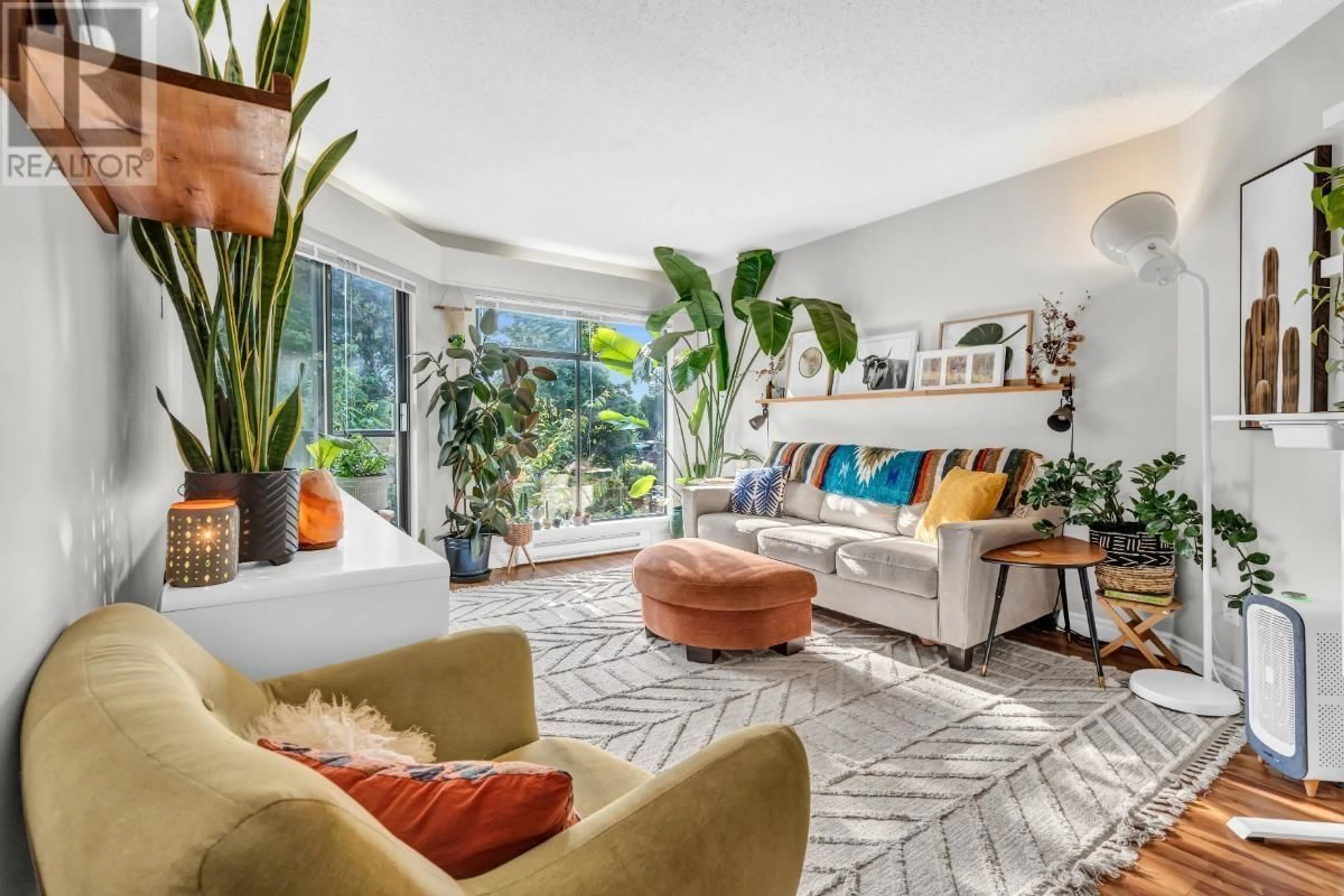 Living room with furniture, unknown for 307 - 2222 PRINCE EDWARD STREET, Vancouver British Columbia V5T4M6