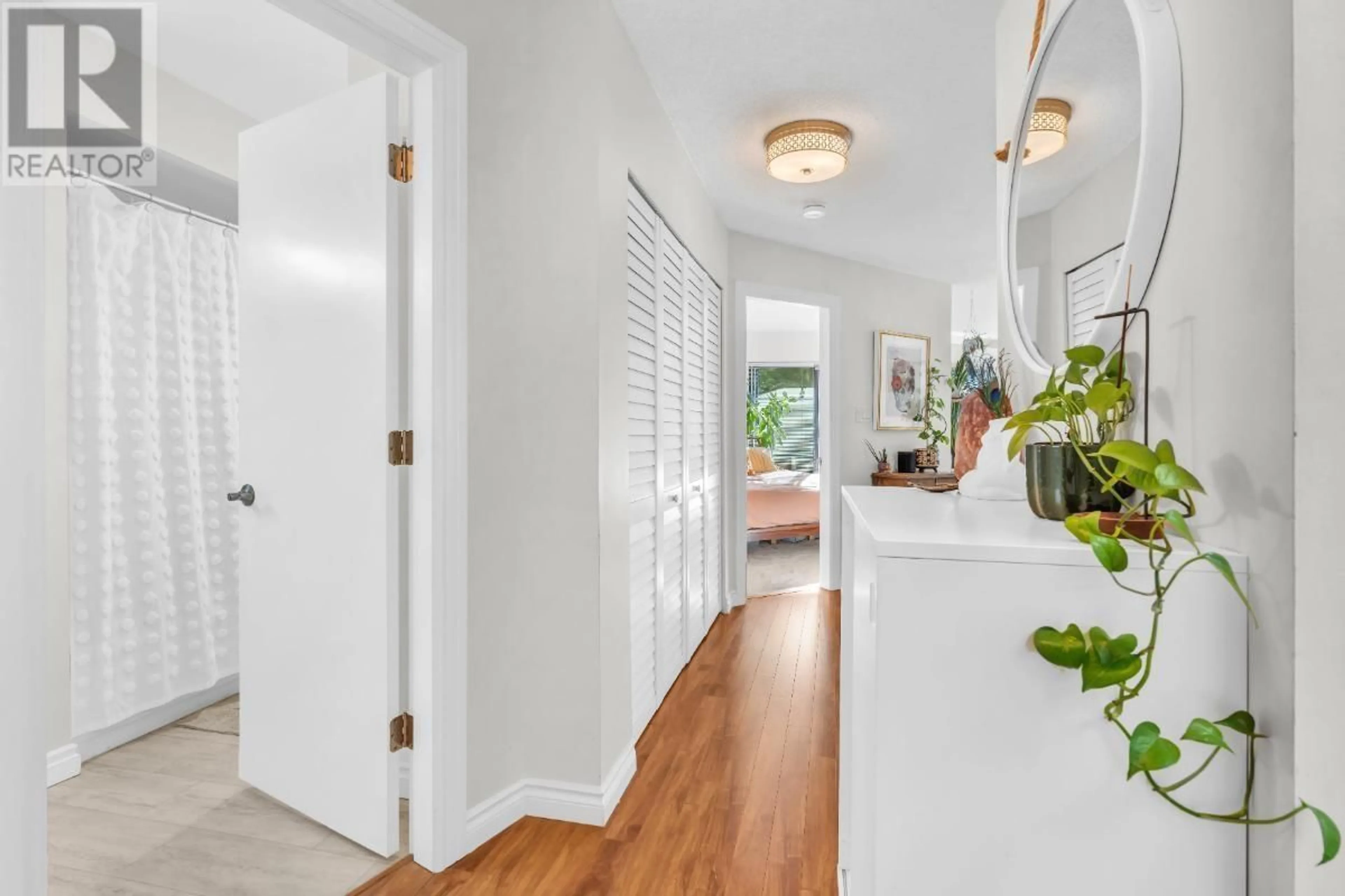 Indoor entryway for 307 - 2222 PRINCE EDWARD STREET, Vancouver British Columbia V5T4M6