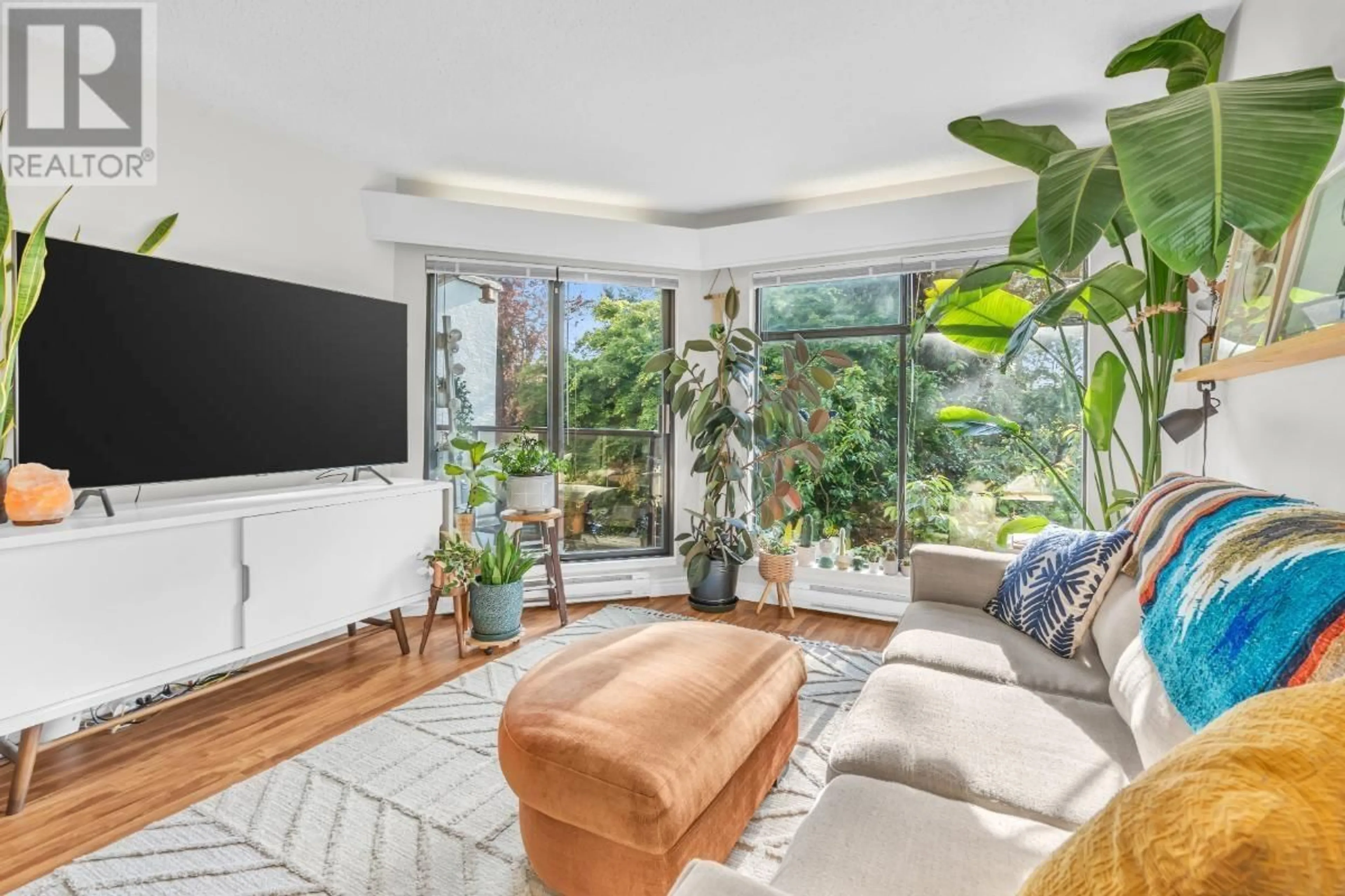 Living room with furniture, unknown for 307 - 2222 PRINCE EDWARD STREET, Vancouver British Columbia V5T4M6