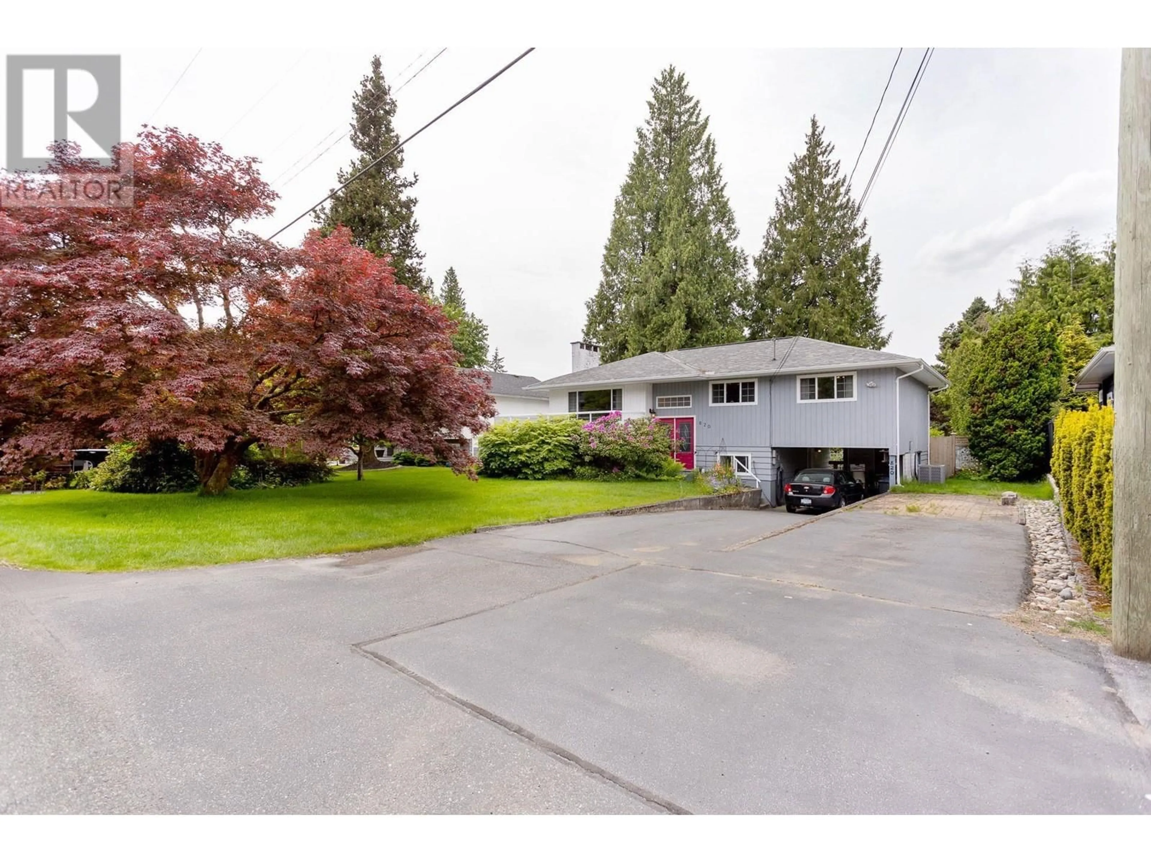 A pic from outside/outdoor area/front of a property/back of a property/a pic from drone, street for 820 CRESTWOOD DRIVE, Coquitlam British Columbia V3J5S5