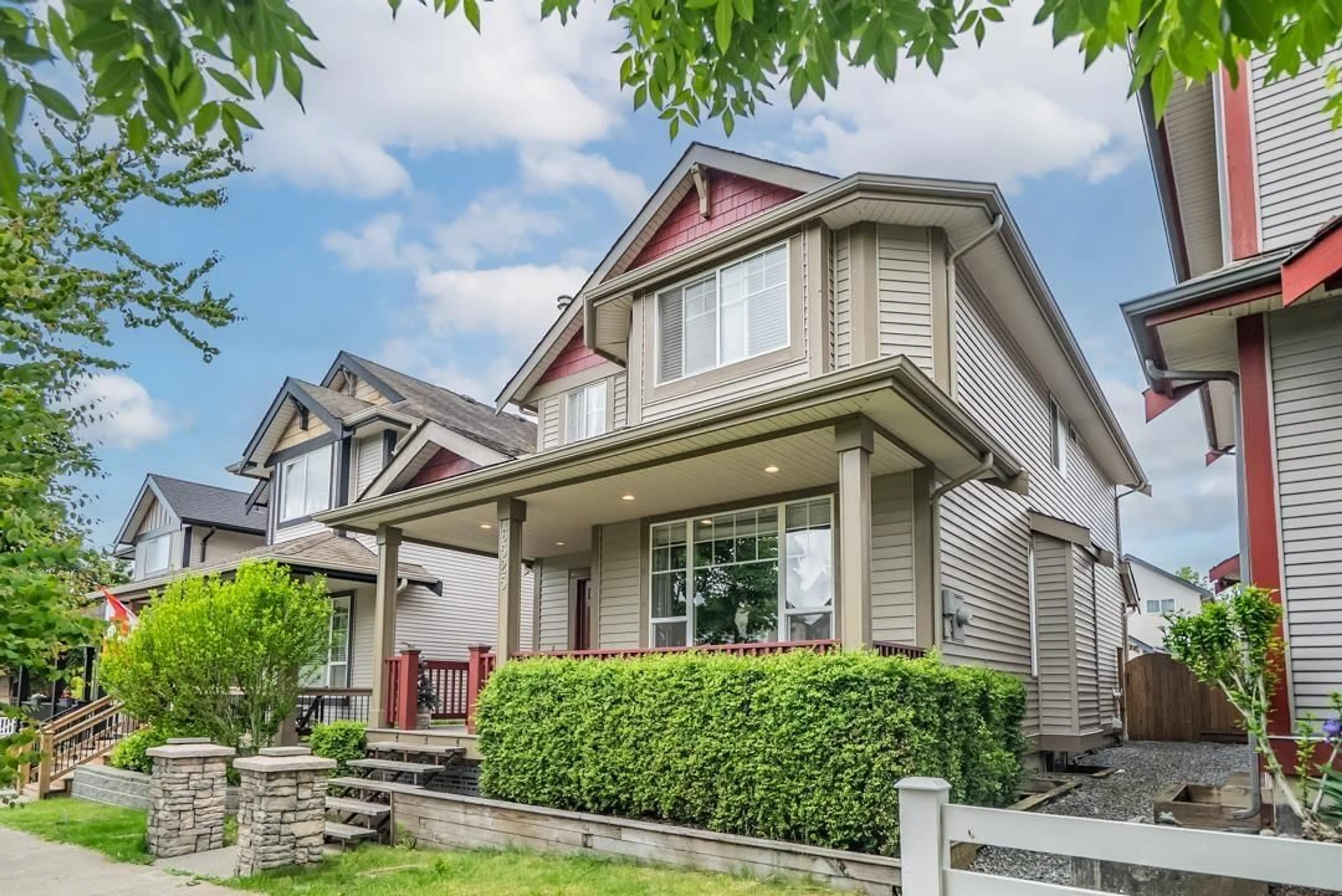 Home with vinyl exterior material, street for 6525 193, Surrey British Columbia V4N5P8