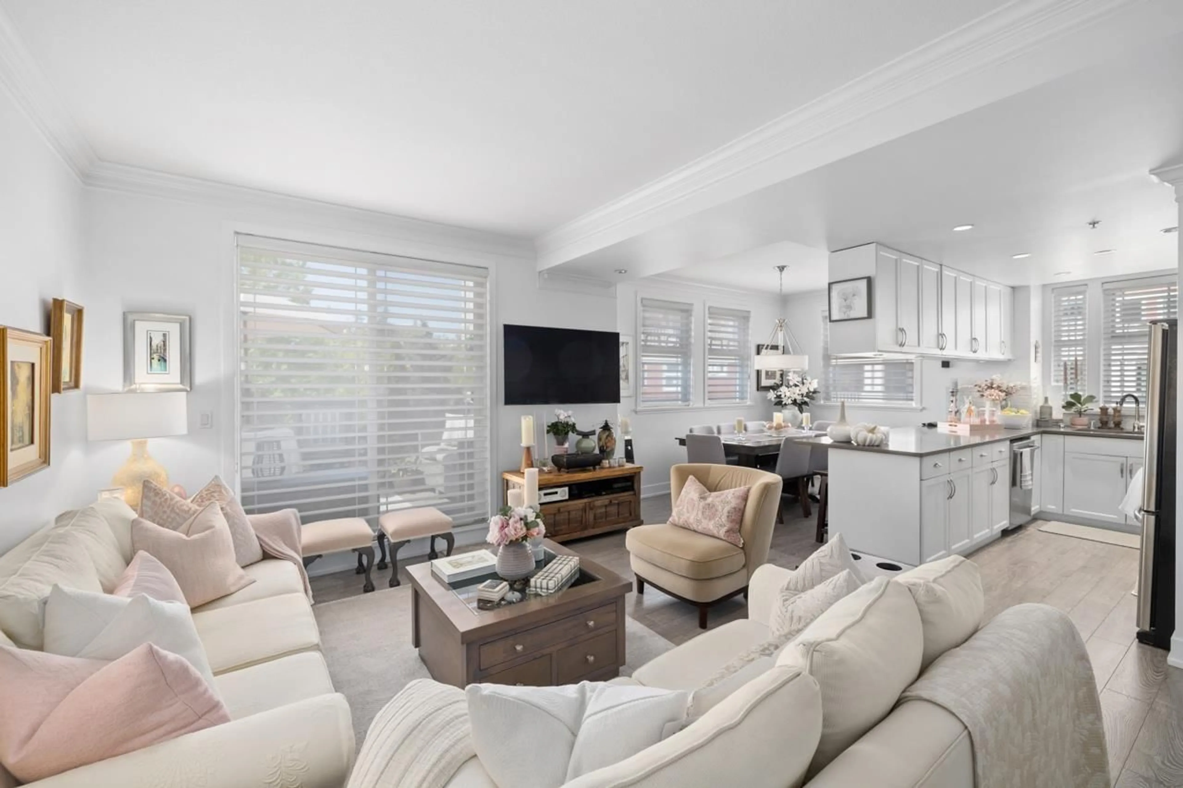 Living room with furniture, unknown for 302 - 15392 16A, Surrey British Columbia V4A1S9