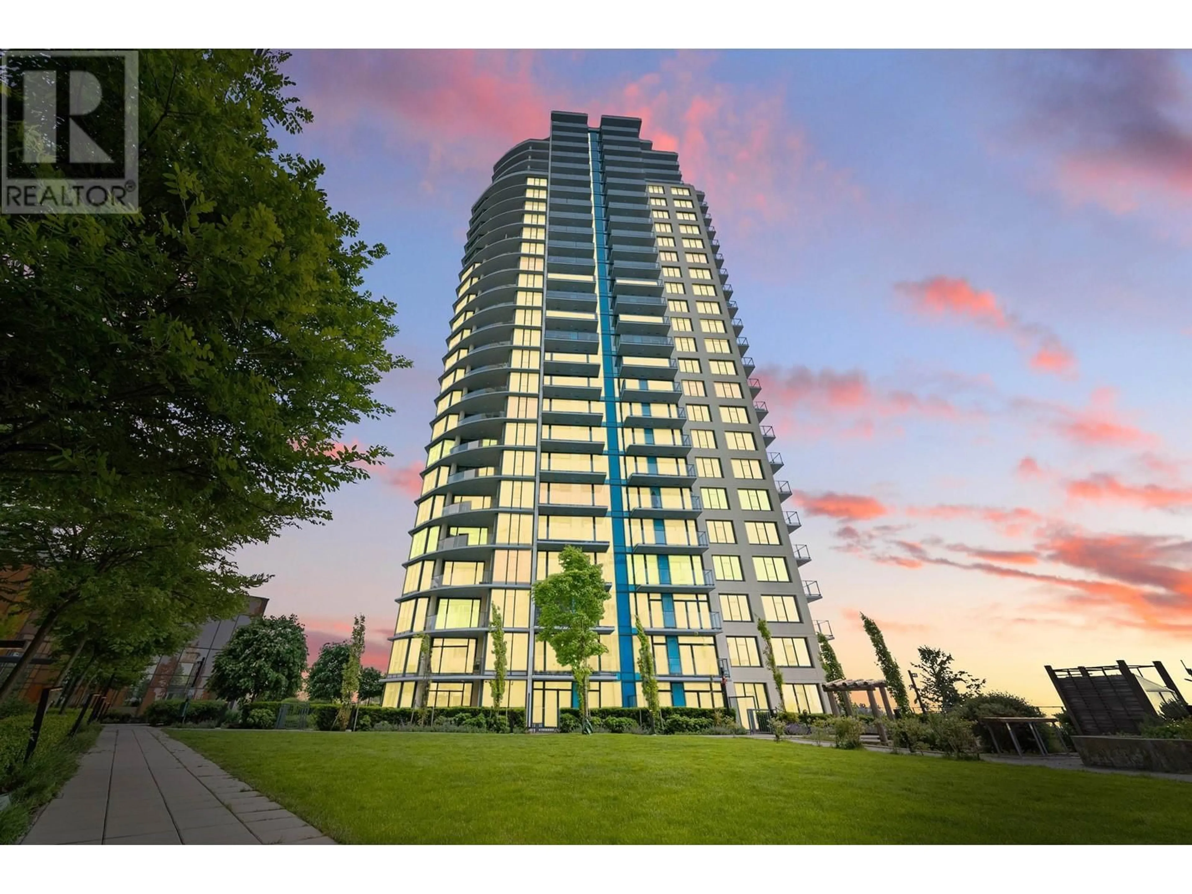 Indoor foyer for 802 - 7388 KINGSWAY, Burnaby British Columbia V3N0G9