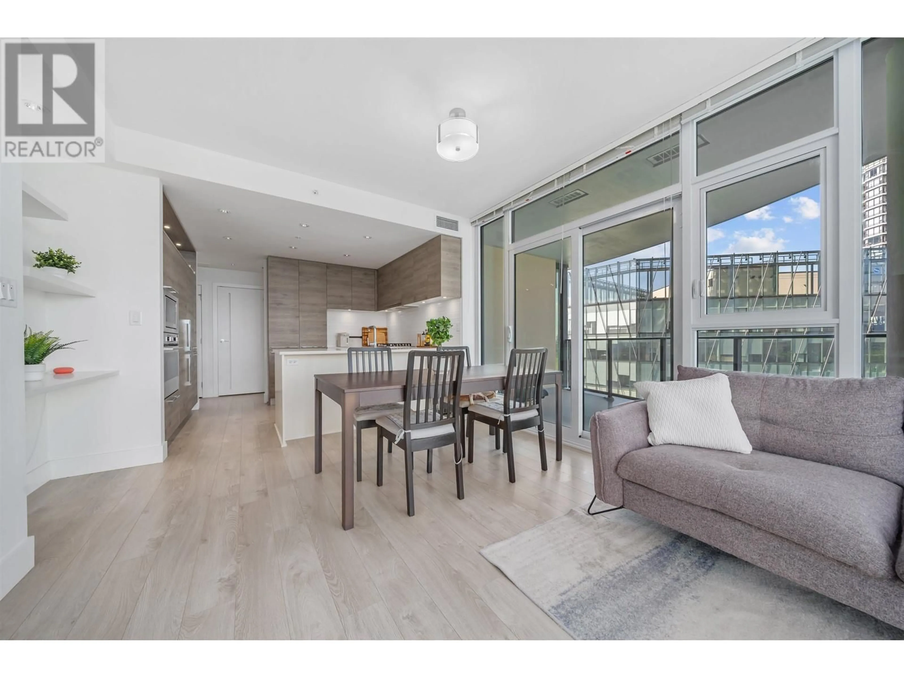 Unknown for 802 - 7388 KINGSWAY, Burnaby British Columbia V3N0G9