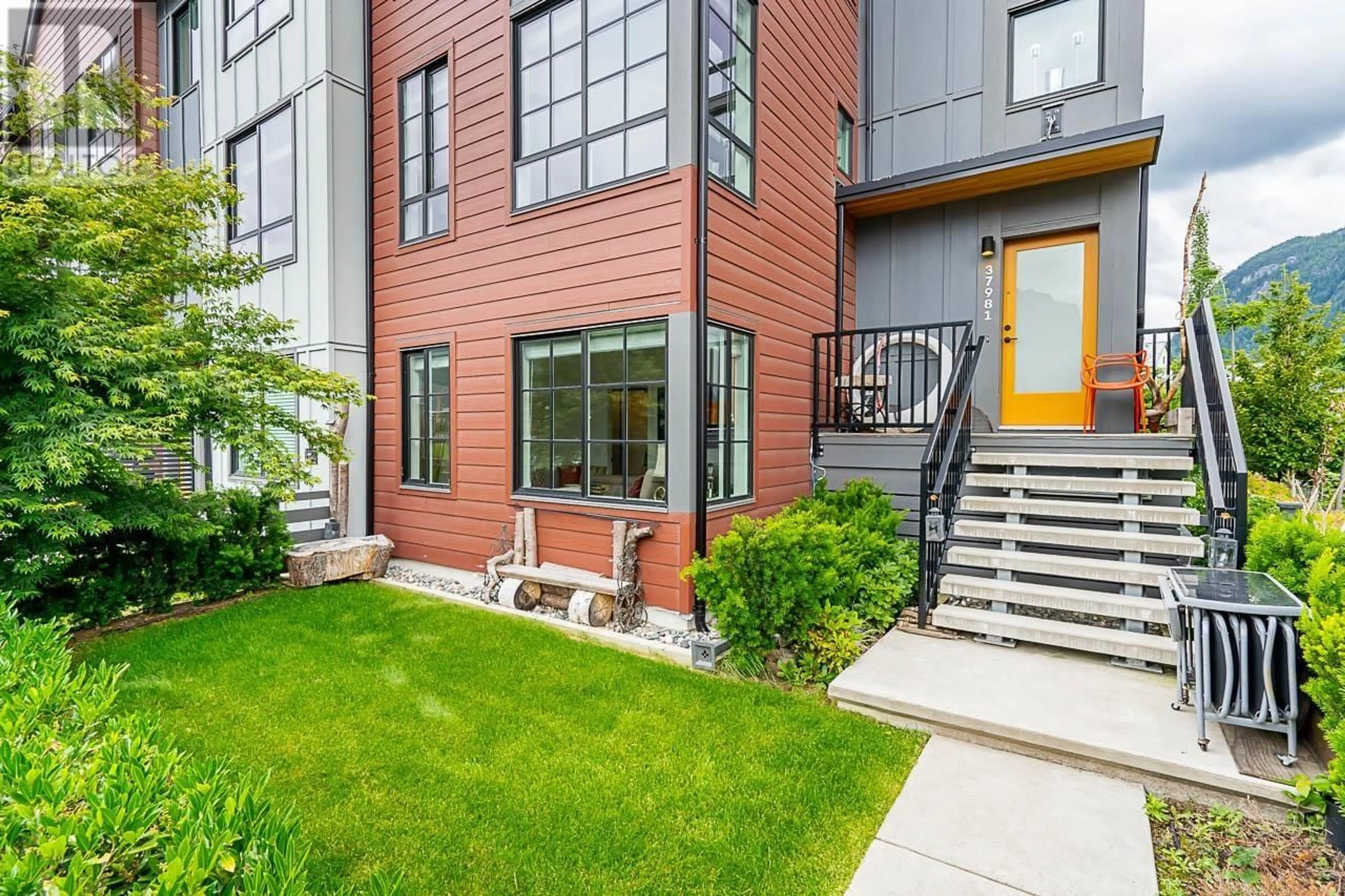 Home with brick exterior material, street for 37981 HELM WAY, Squamish British Columbia V8B2A1
