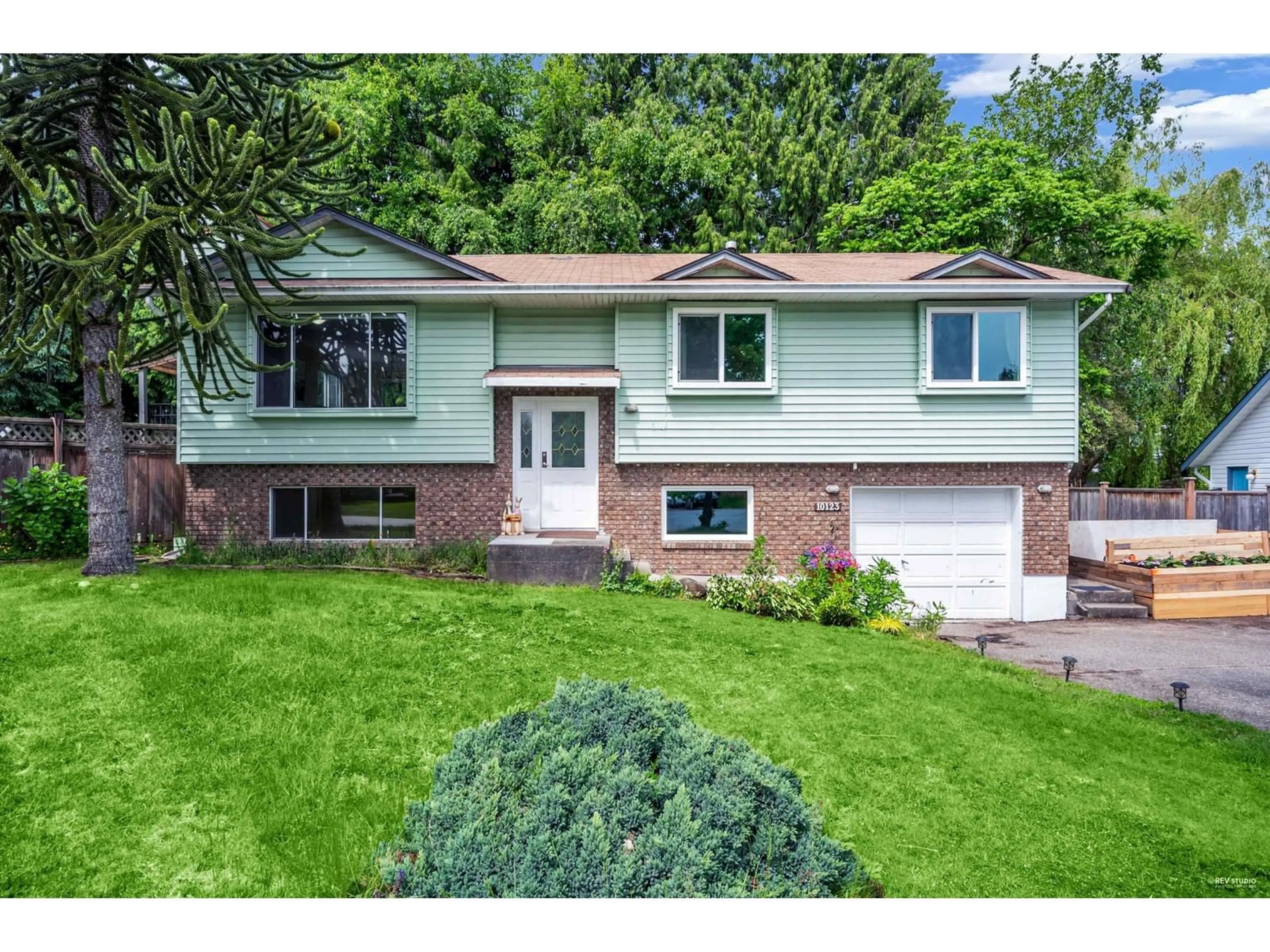 Home with vinyl exterior material, street for 10123 158A, Surrey British Columbia V4N2P8