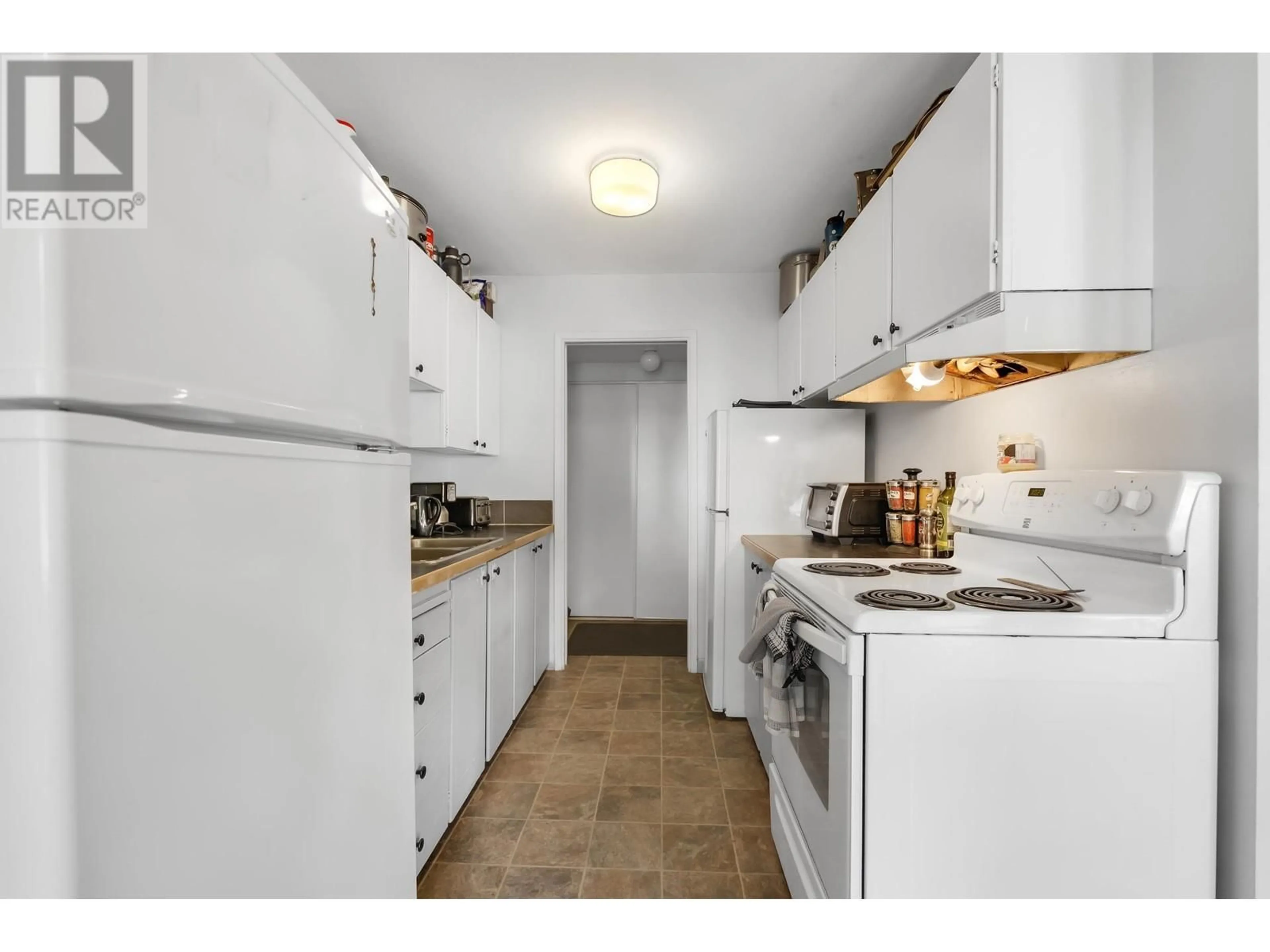 Standard kitchen, unknown for 31 - 38175 WESTWAY AVENUE, Squamish British Columbia V8B0Y4