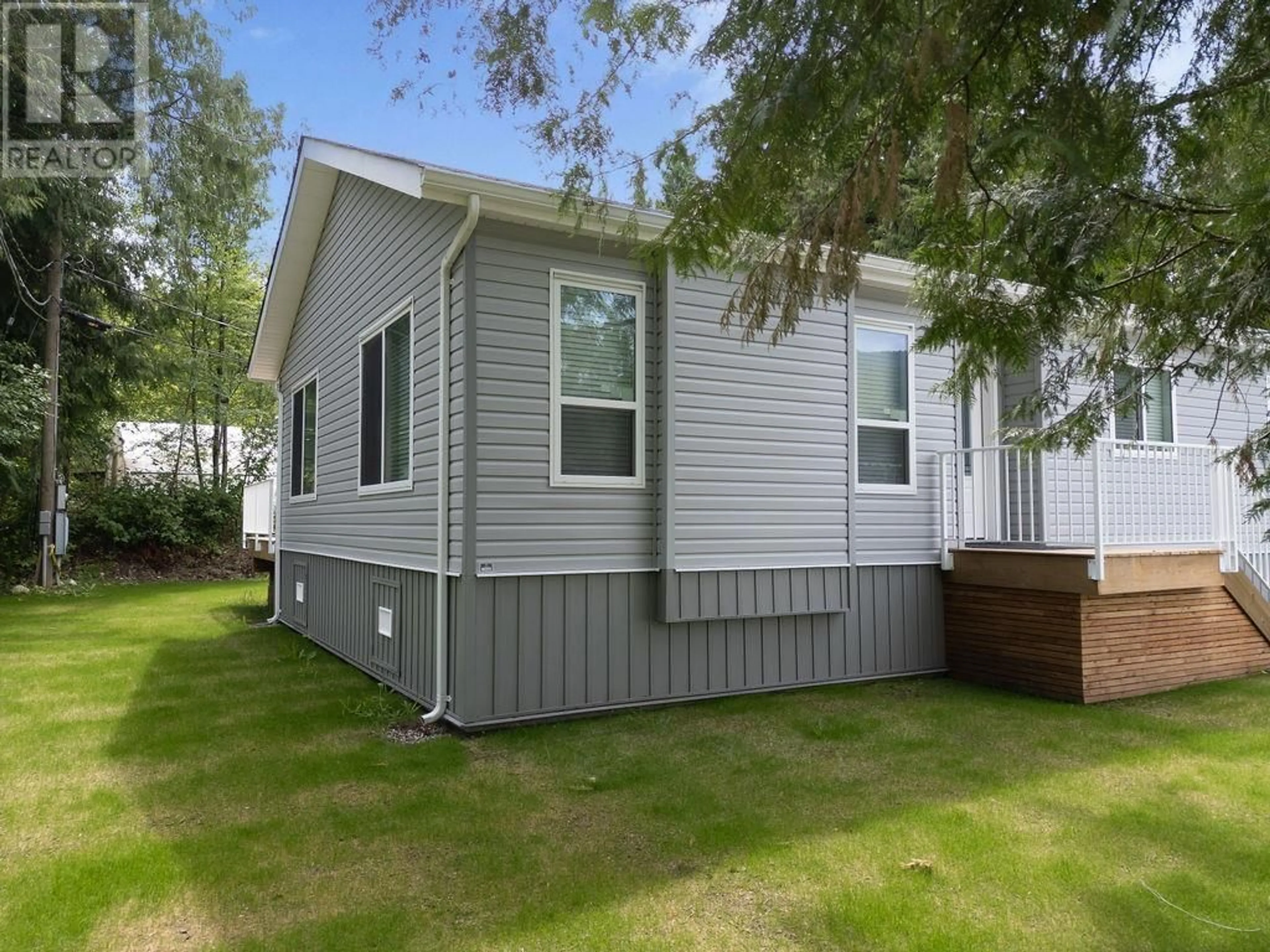 Home with vinyl exterior material, street for 11 - 1416 NORTH ROAD, Gibsons British Columbia V0N1V1