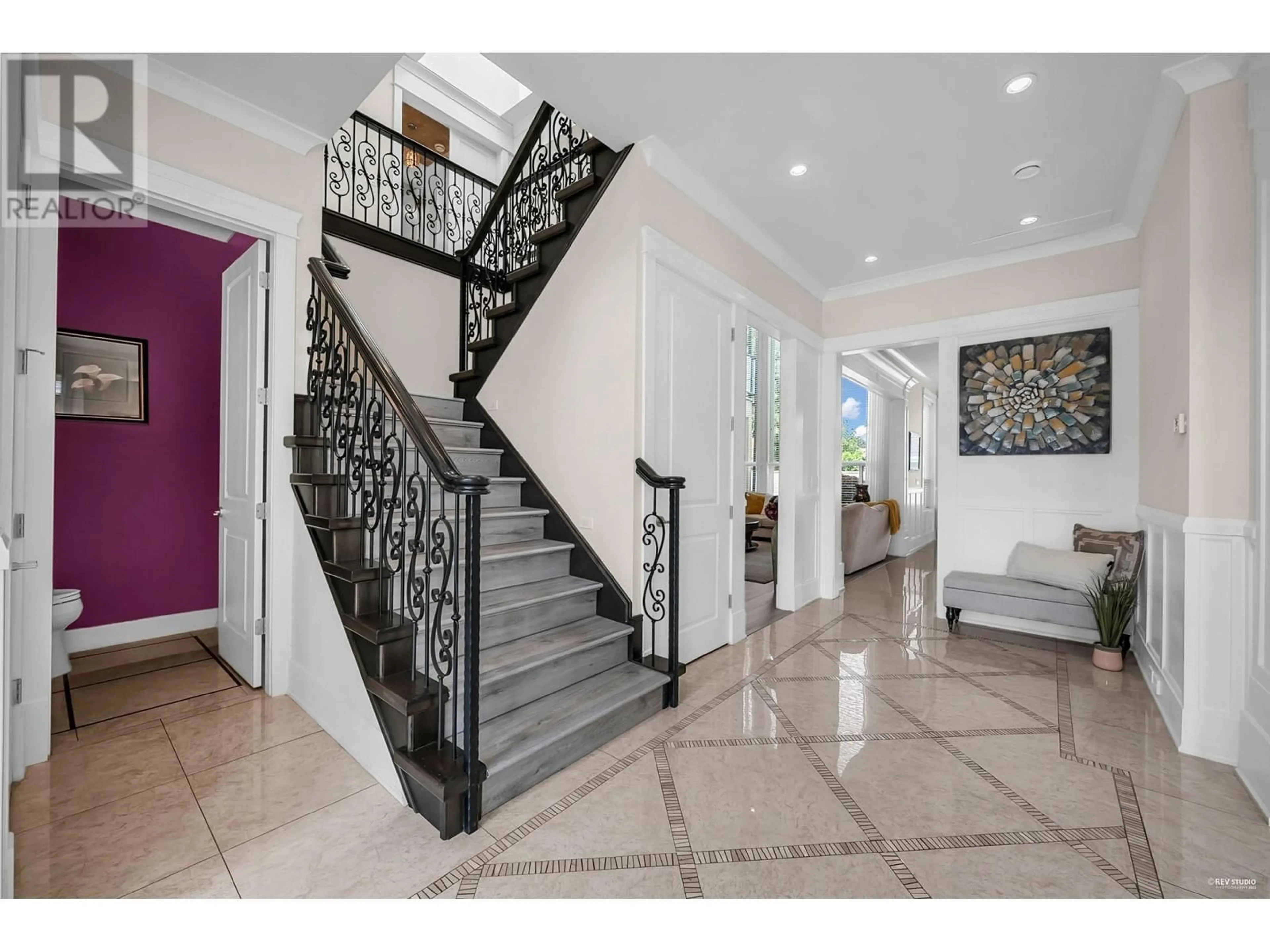 Indoor foyer for 7831 BROADMOOR BOULEVARD, Richmond British Columbia V7A1B1
