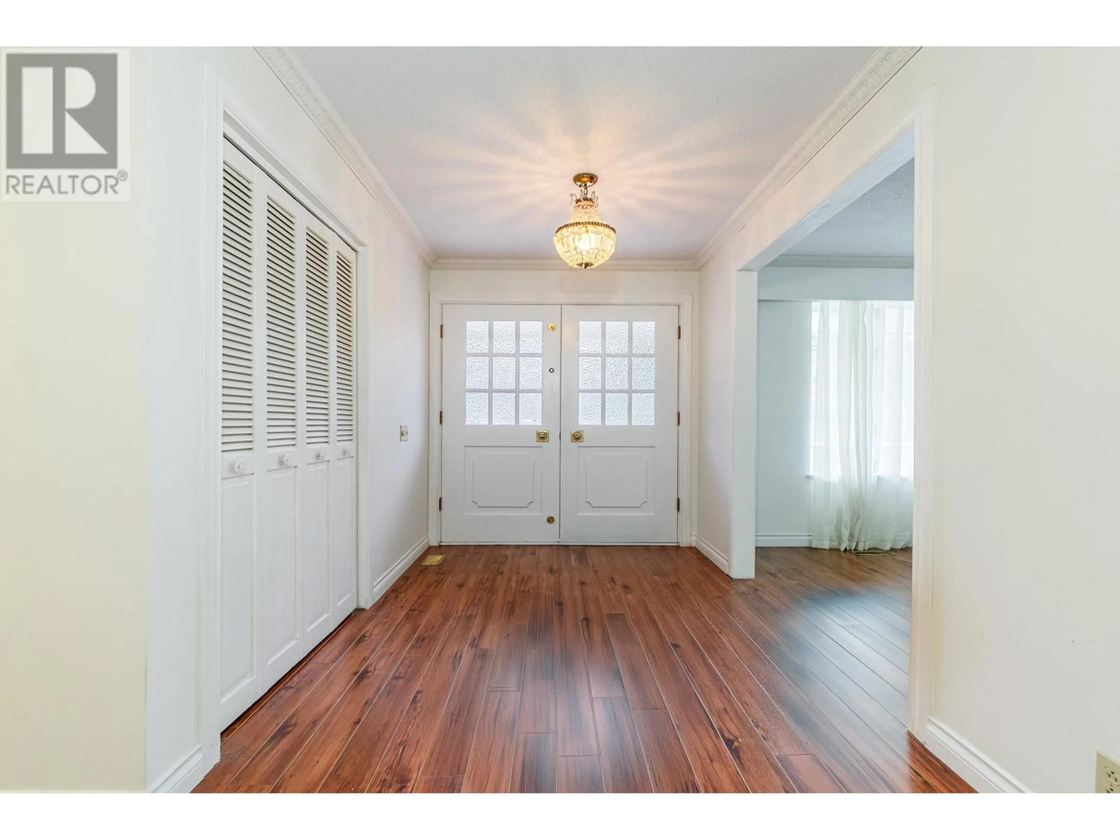 Indoor entryway for 5725 CRANLEY DRIVE, West Vancouver British Columbia V7W1S7