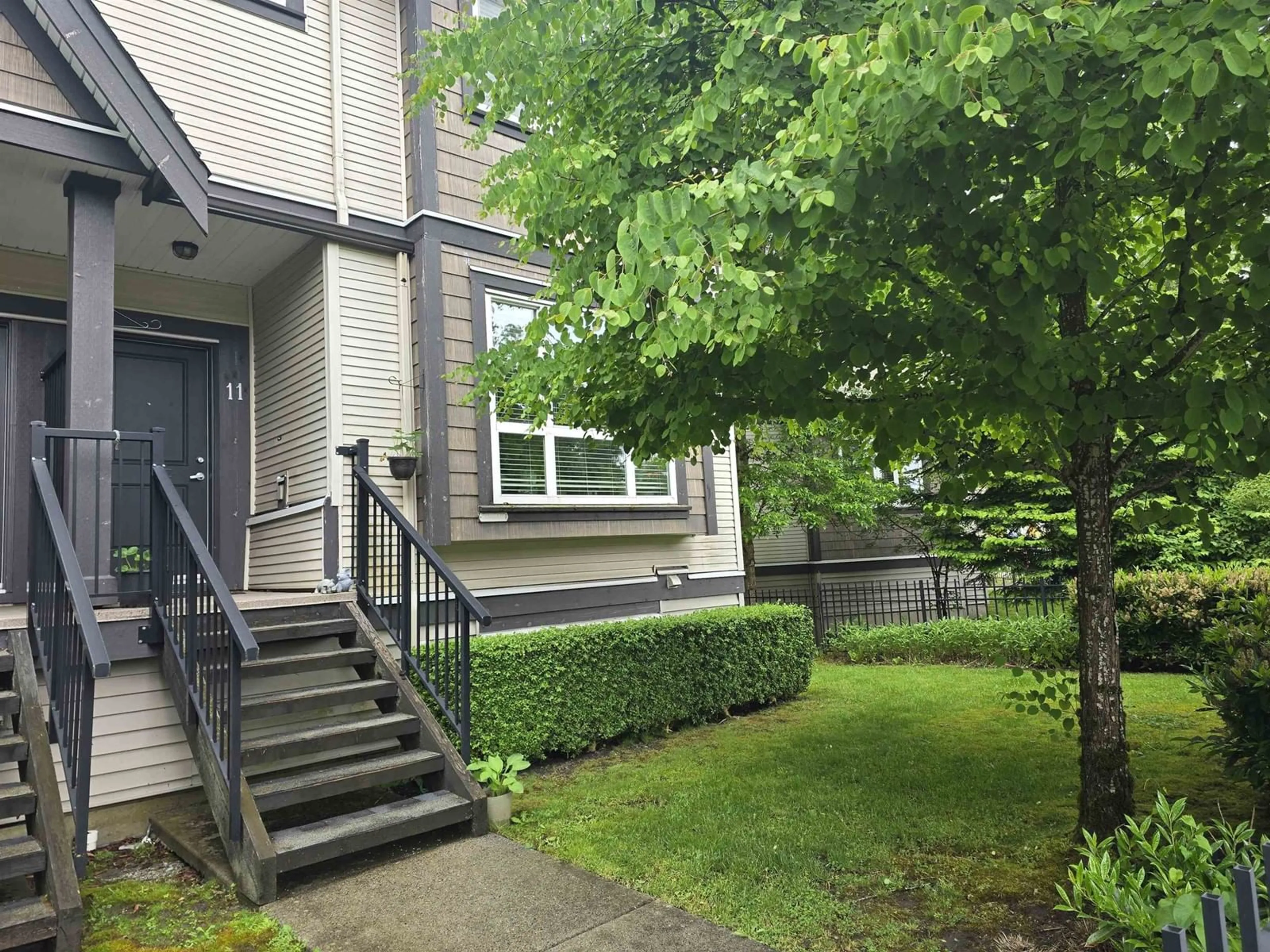 Patio, street for 11 - 9077 150TH, Surrey British Columbia V3R7Z2