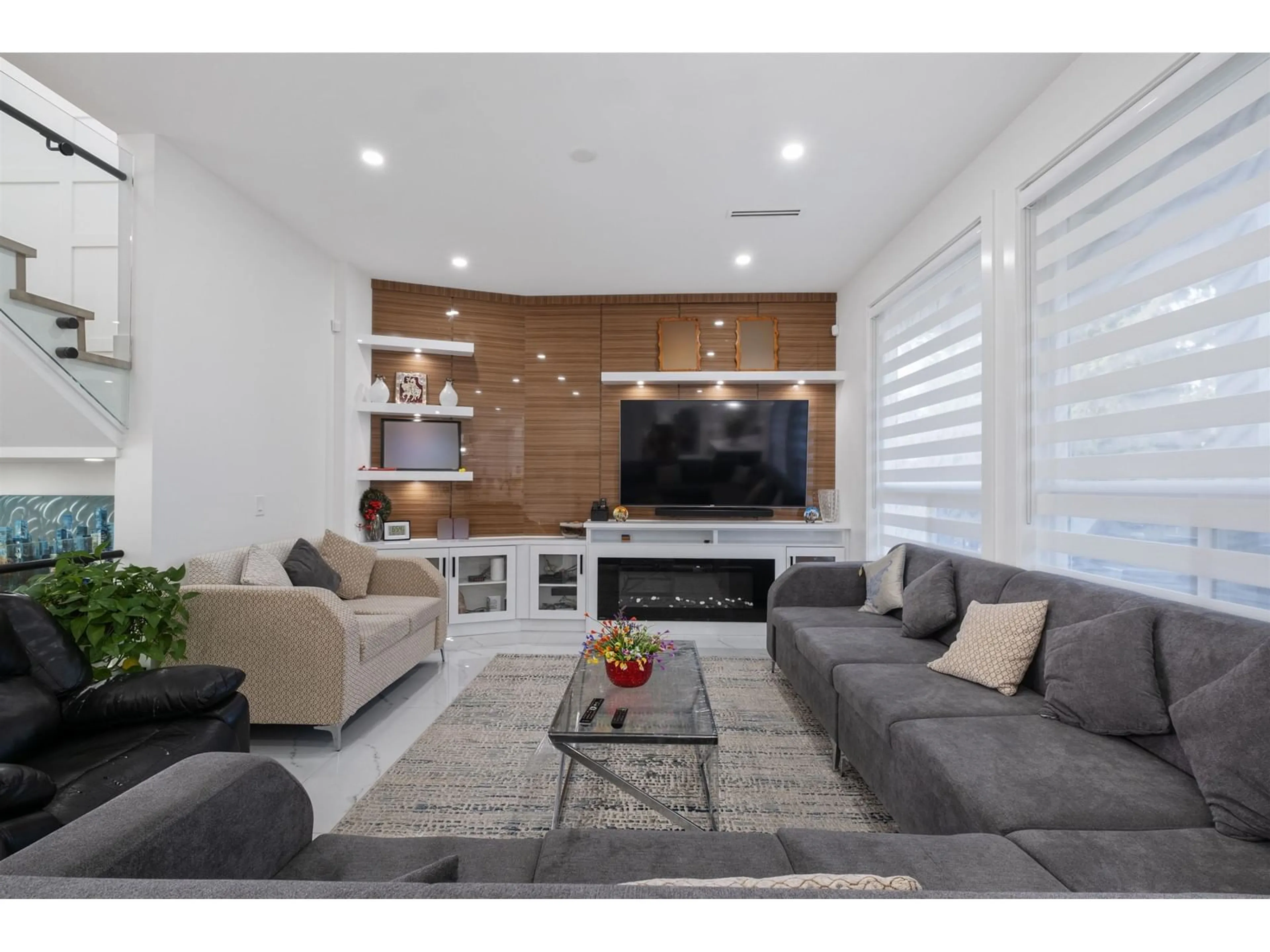 Living room with furniture, unknown for 6342 150A, Surrey British Columbia V3S3H8