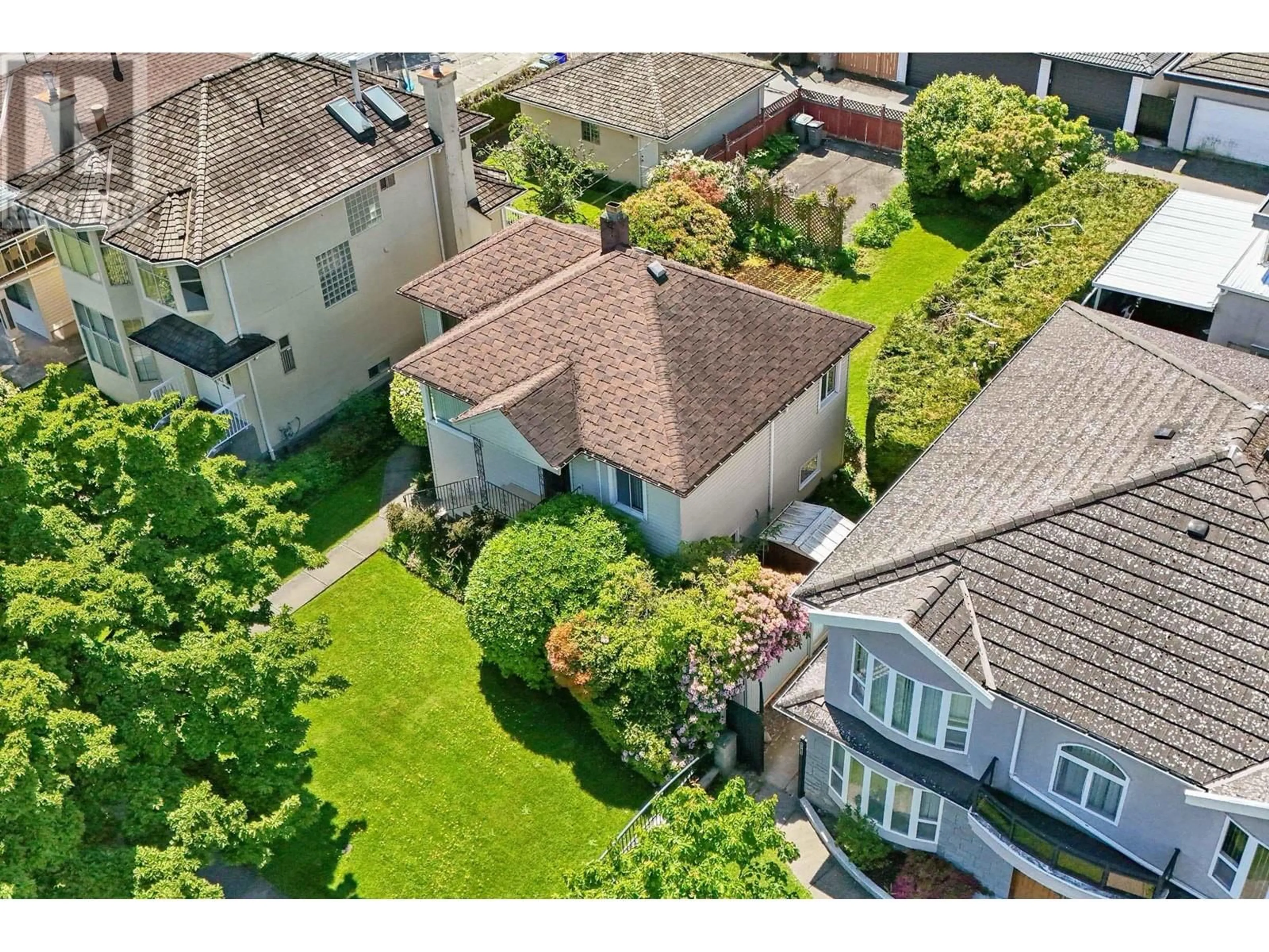 A pic from outside/outdoor area/front of a property/back of a property/a pic from drone, street for 4805 INVERNESS STREET, Vancouver British Columbia V5V4X5