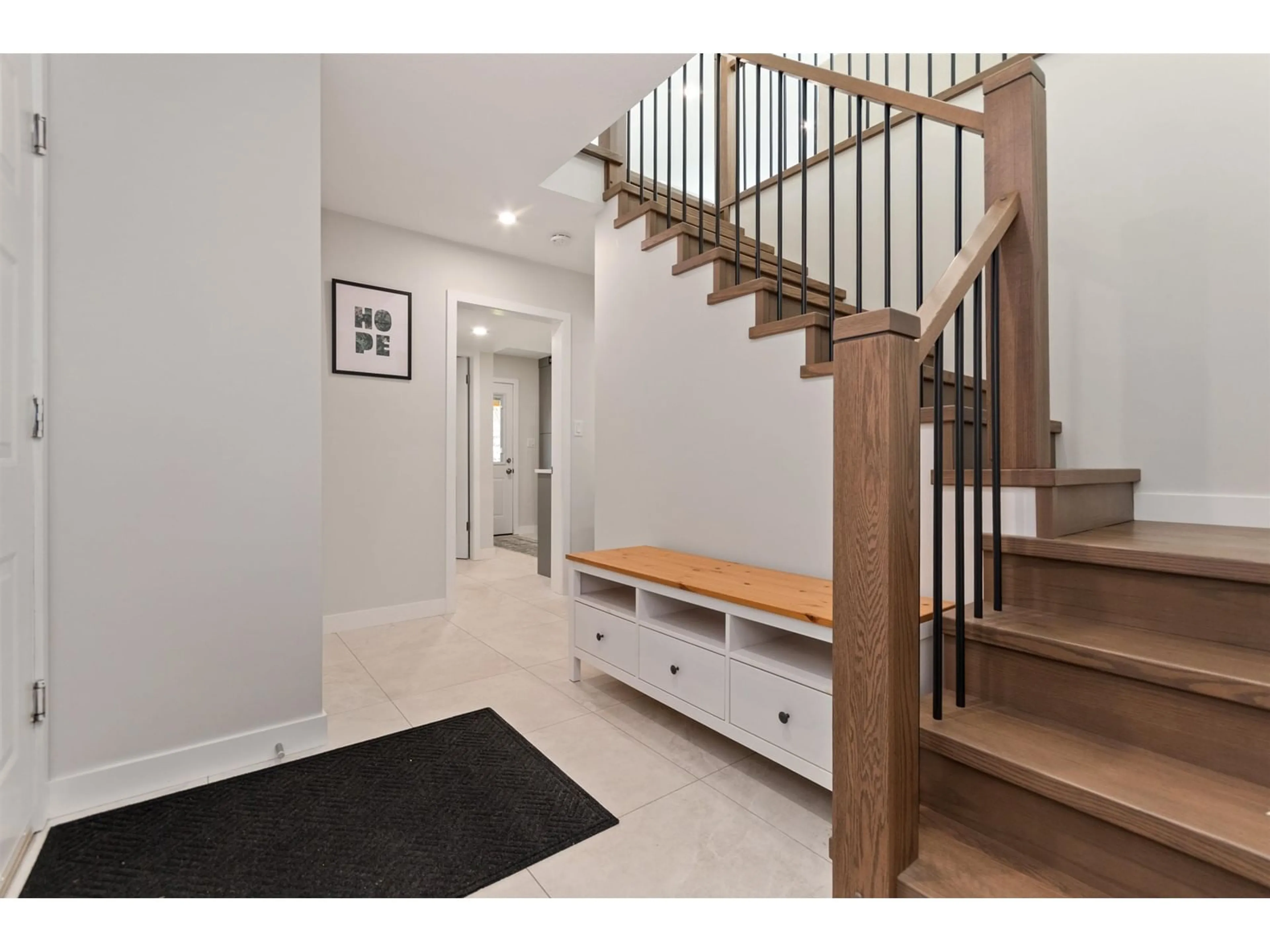Indoor entryway for 775 OLSON AVENUE, Hope British Columbia V0X1L0