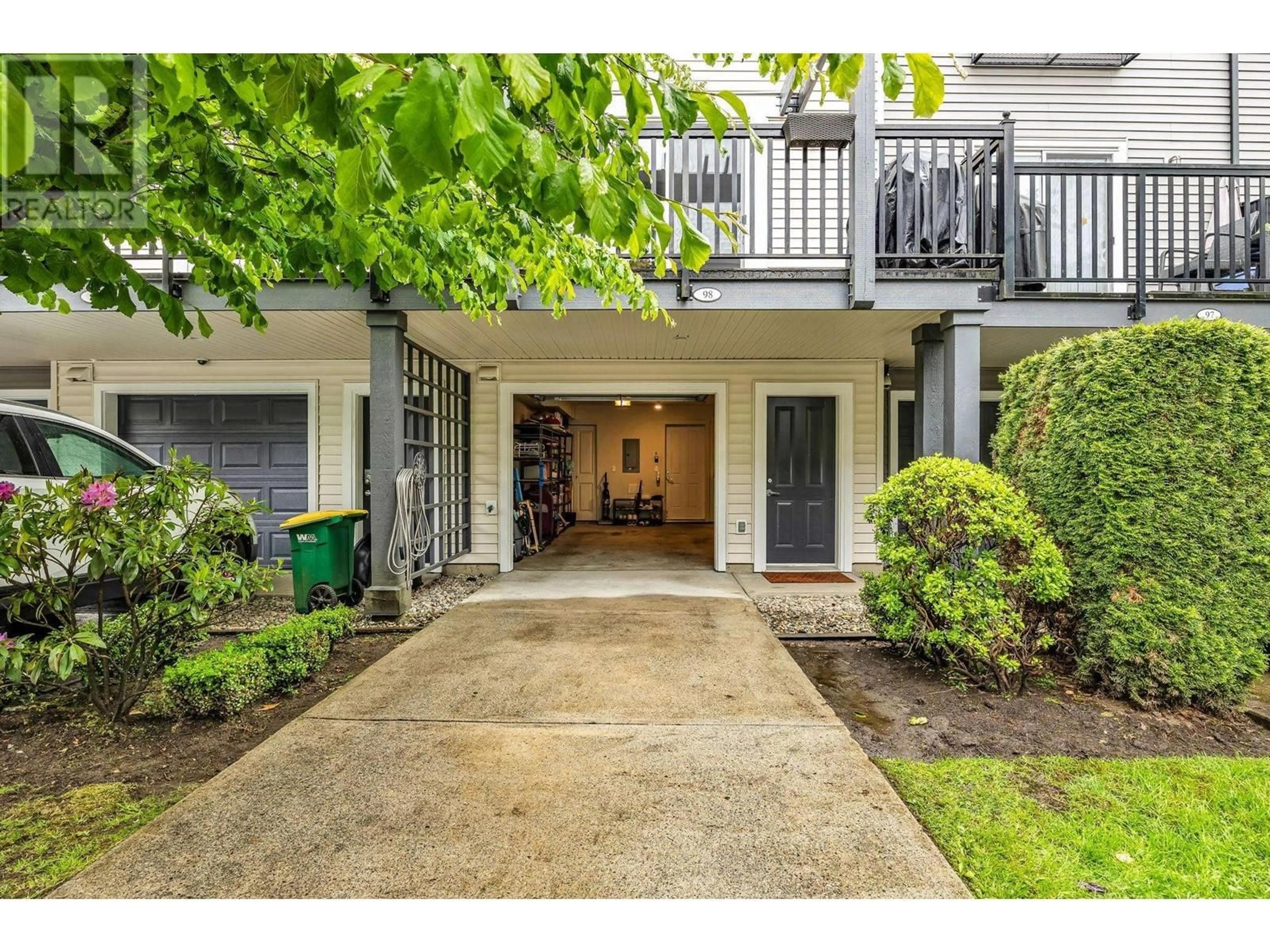 Indoor entryway for 98 - 688 EDGAR AVENUE, Coquitlam British Columbia V3K0A5