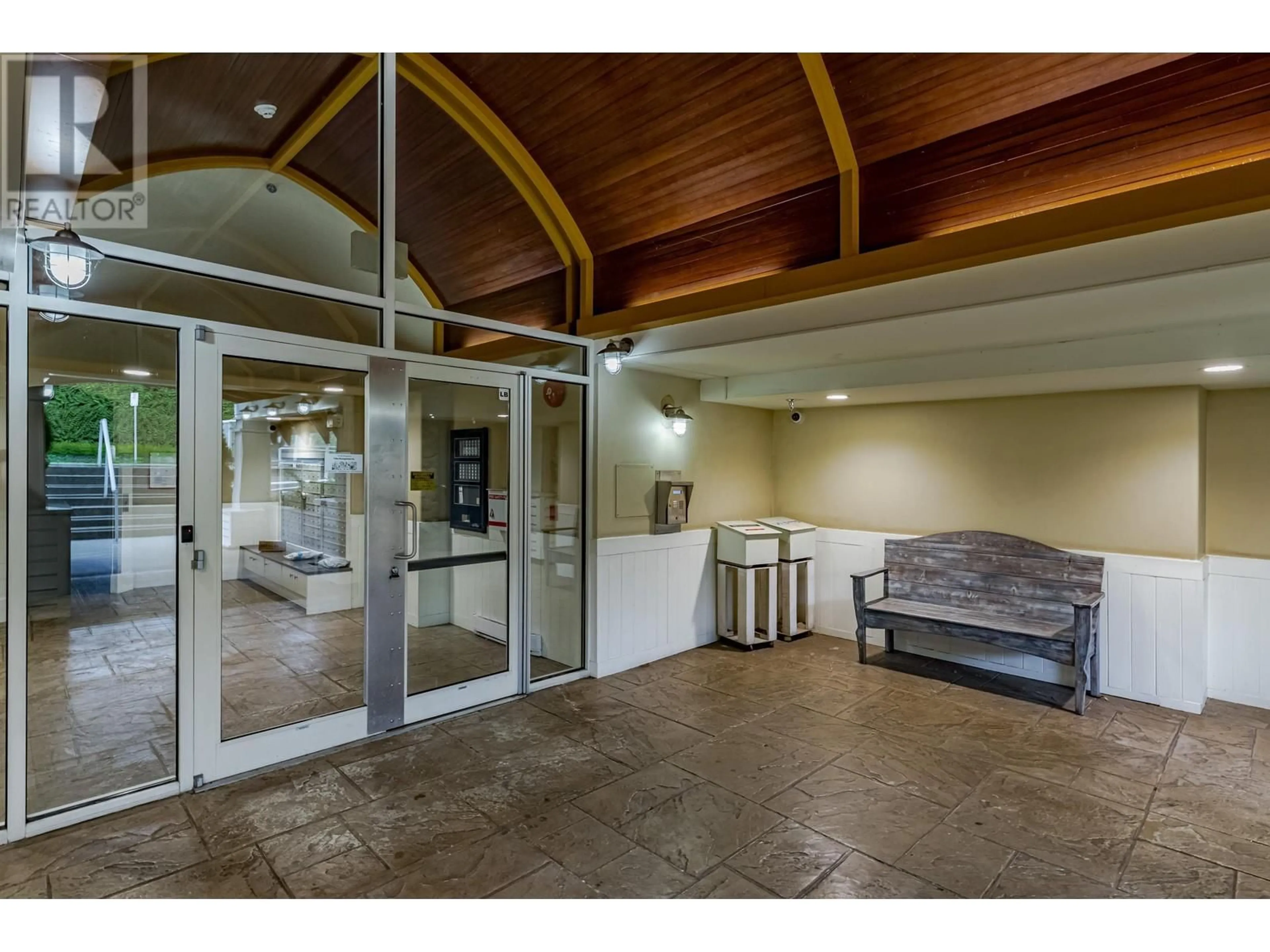 Indoor foyer for 125 - 12639 NO. 2 ROAD, Richmond British Columbia V7E6N6