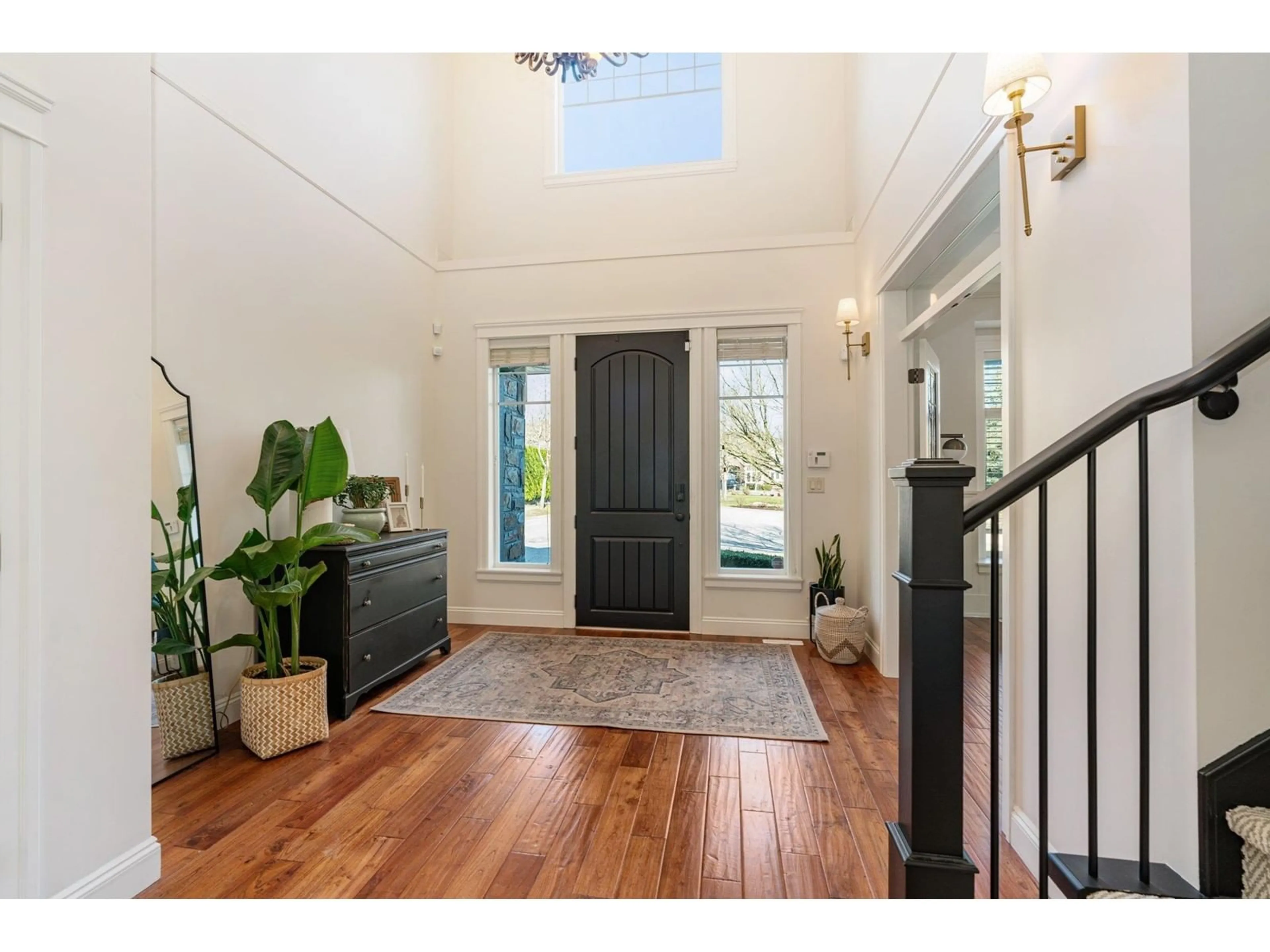 Indoor entryway for 9110 163A, Surrey British Columbia V4N5S5