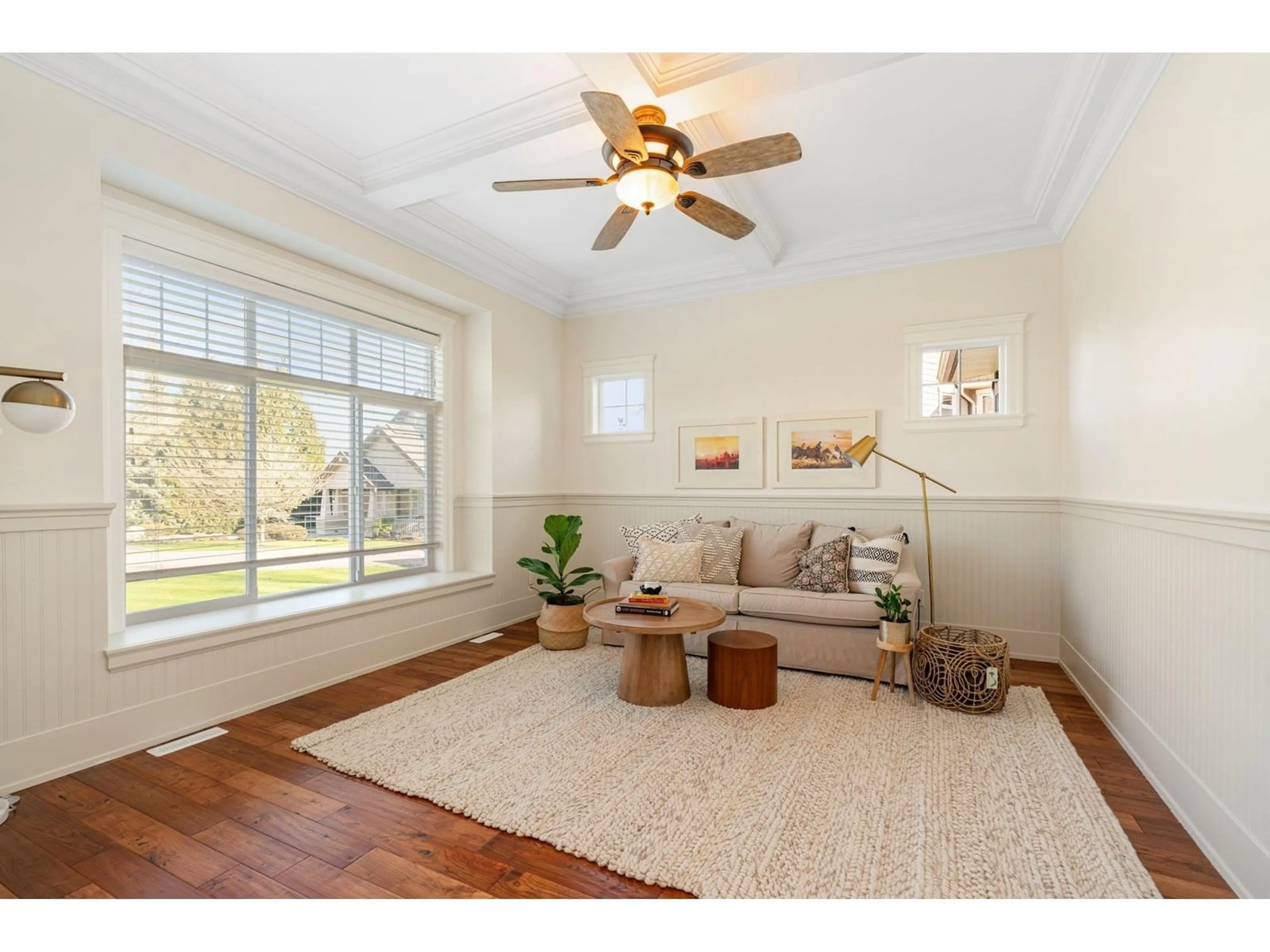 Living room with furniture, wood/laminate floor for 9110 163A, Surrey British Columbia V4N5S5