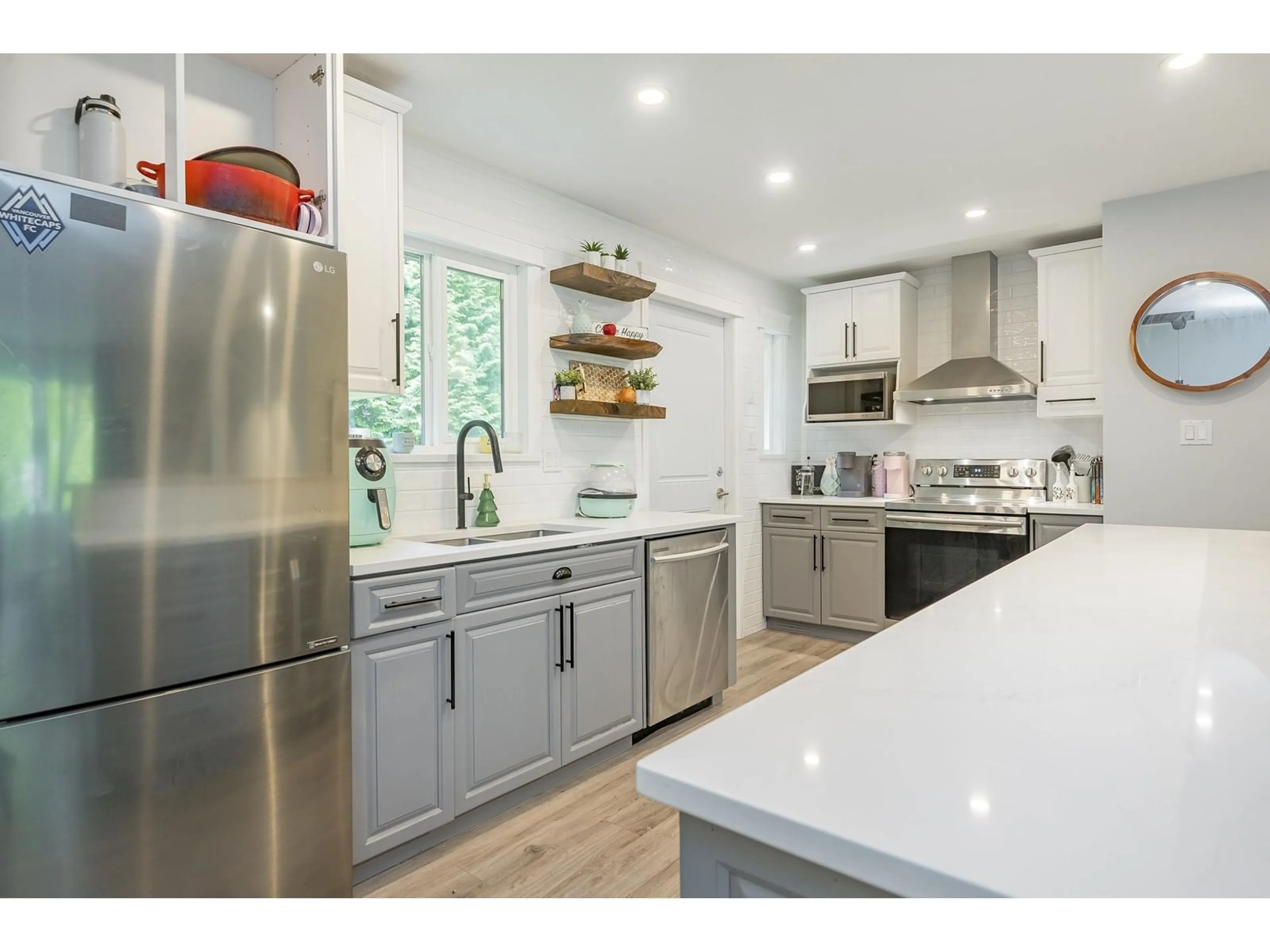 Open concept kitchen, unknown for 6354 183, Surrey British Columbia V3S8A8
