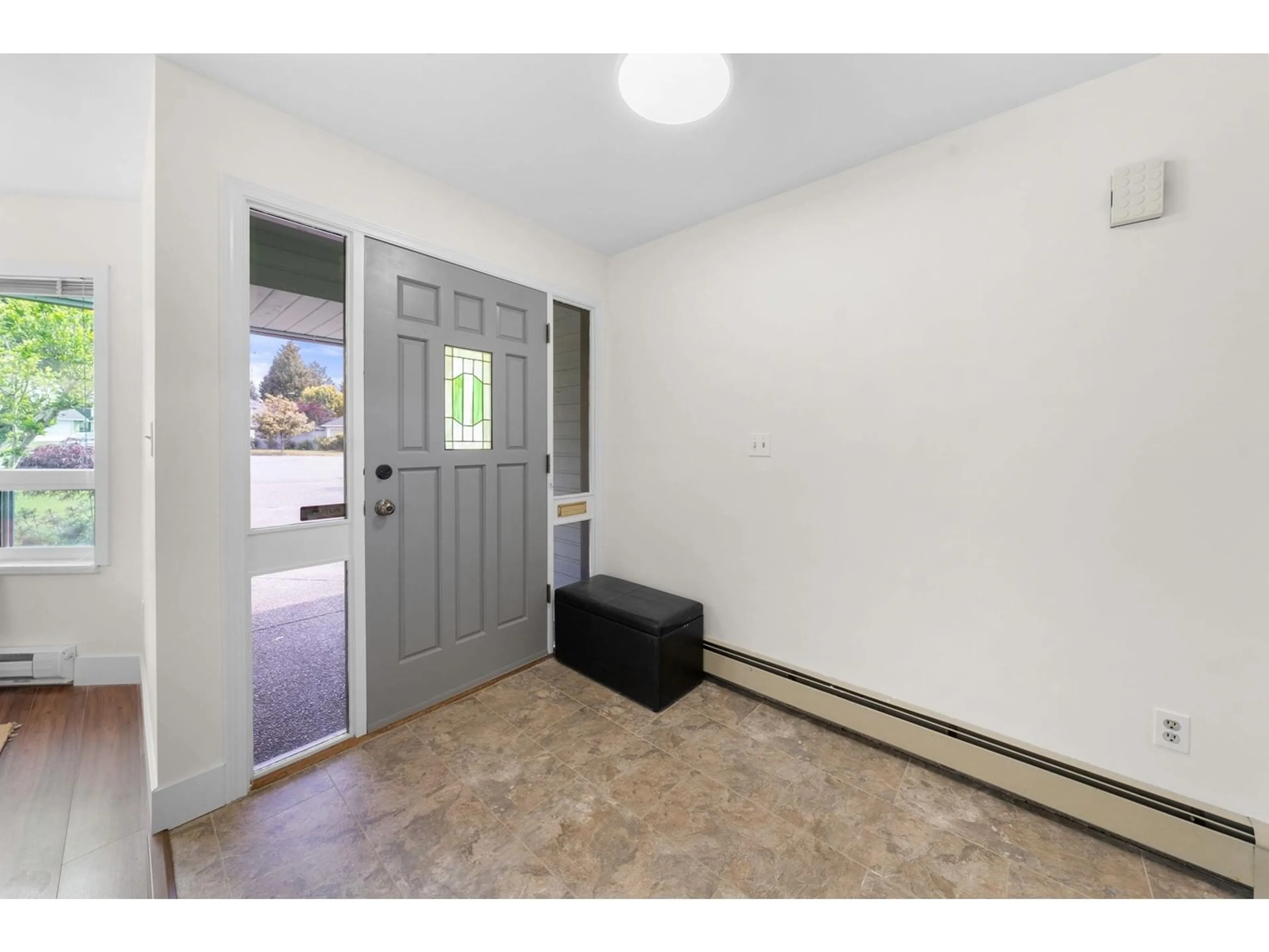 Indoor entryway for 11818 WOODLYNN, Delta British Columbia V4E3G6