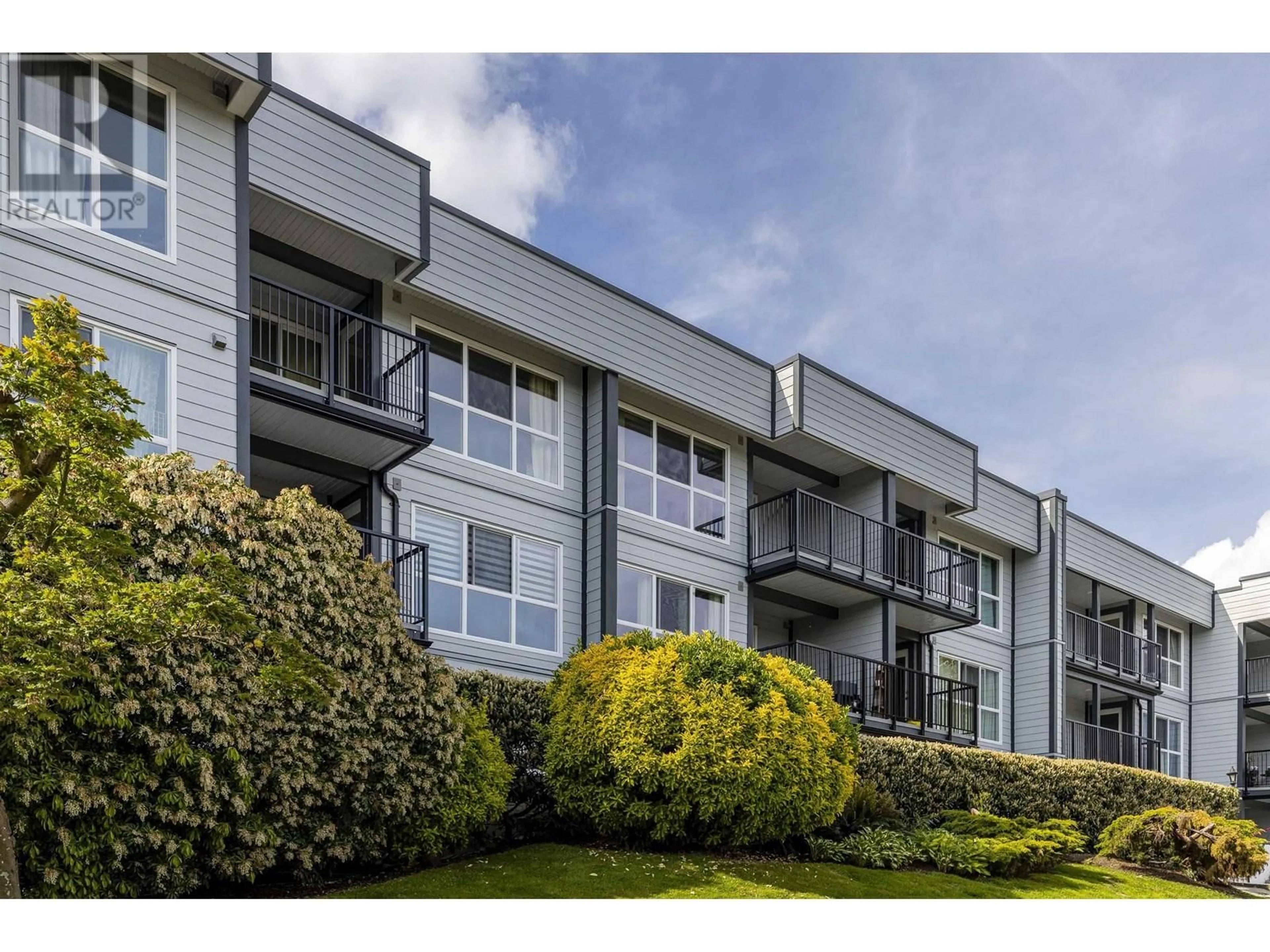 A pic from outside/outdoor area/front of a property/back of a property/a pic from drone, unknown for 306 - 808 8TH AVENUE, Vancouver British Columbia V5T1T5