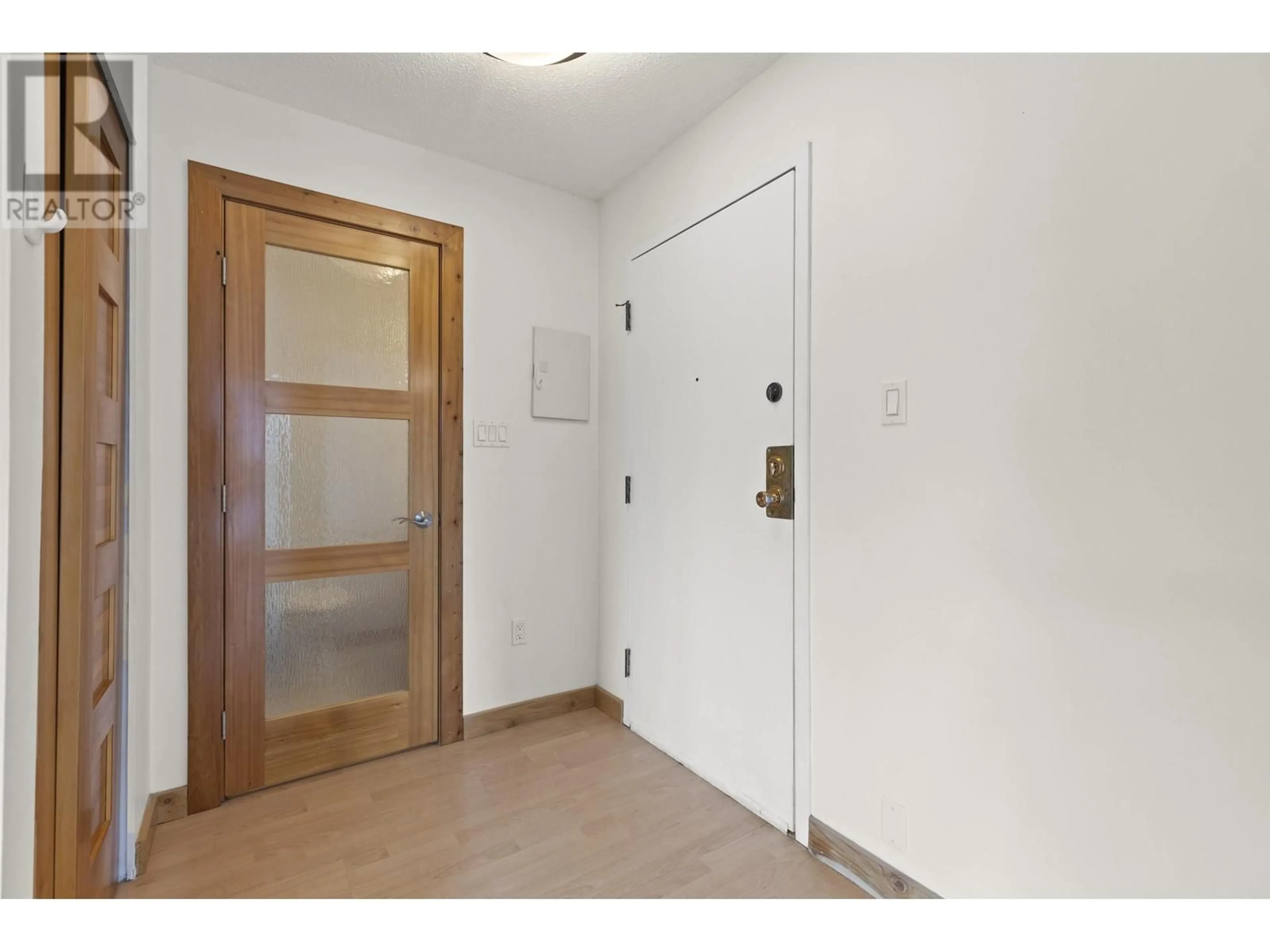 Indoor entryway for 306 - 808 8TH AVENUE, Vancouver British Columbia V5T1T5