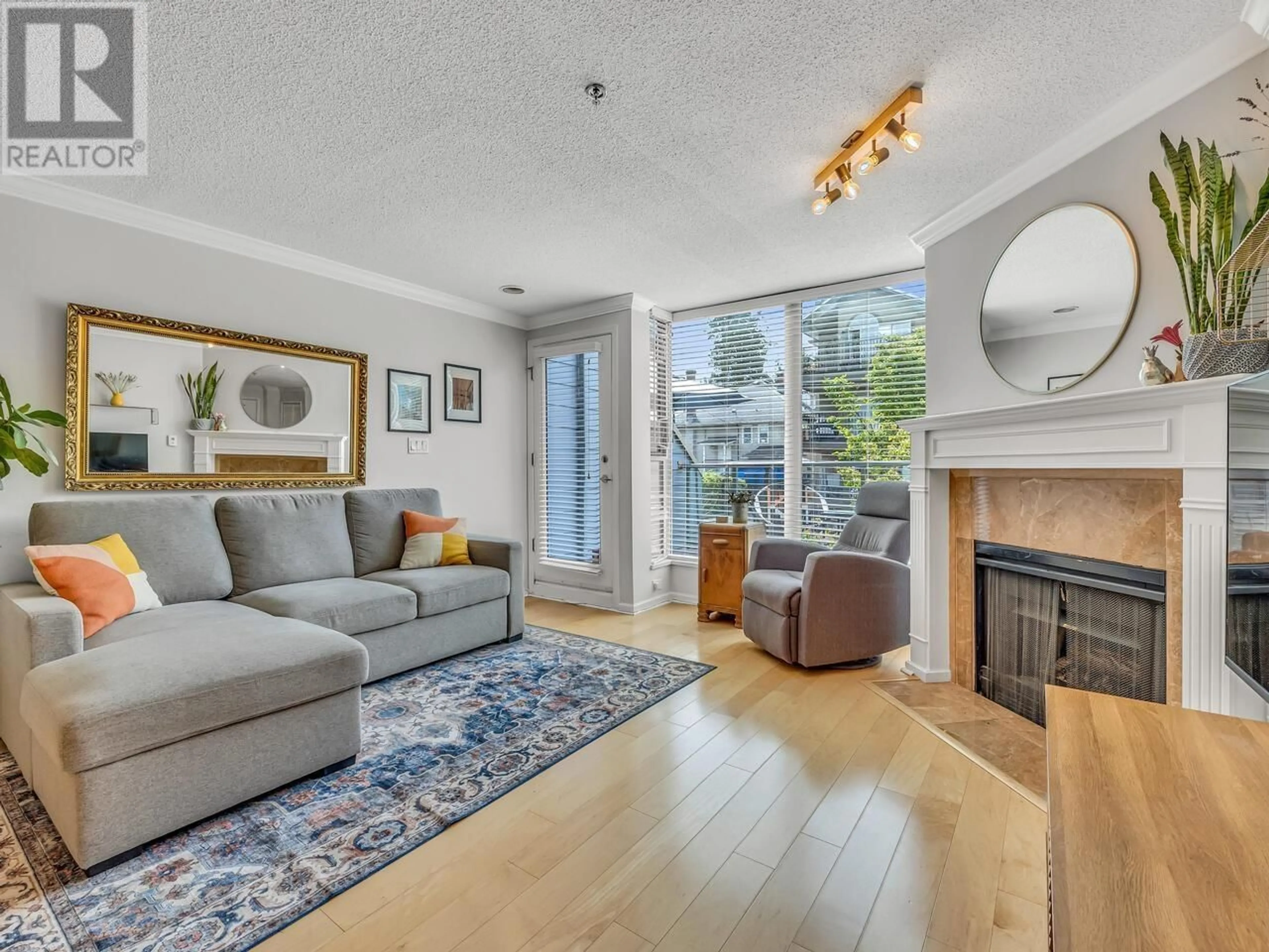 Living room with furniture, wood/laminate floor for 3015 LAUREL STREET, Vancouver British Columbia V5Z3T6