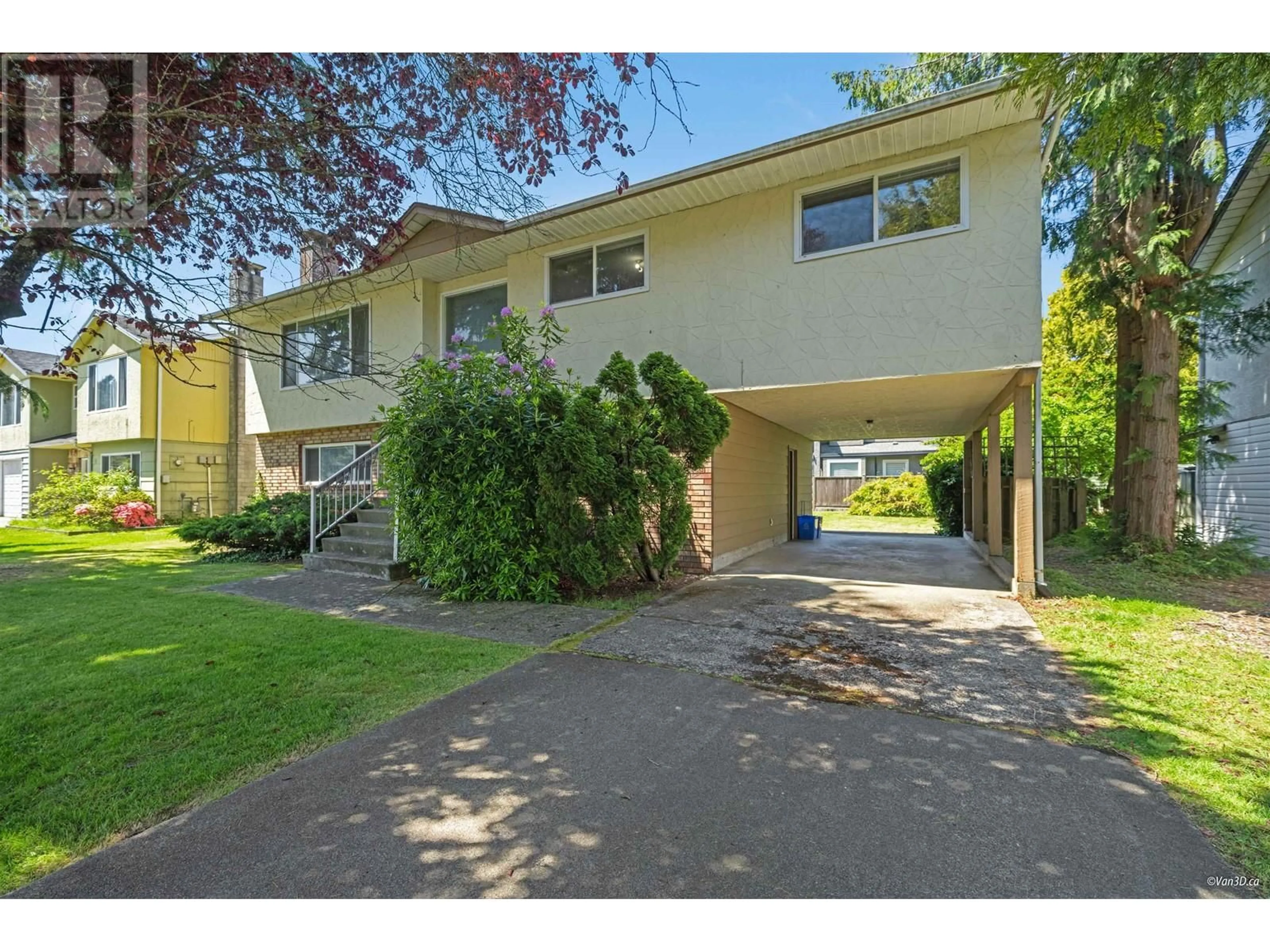 A pic from outside/outdoor area/front of a property/back of a property/a pic from drone, street for 7411 THORMANBY CRESCENT, Richmond British Columbia V7C4G4