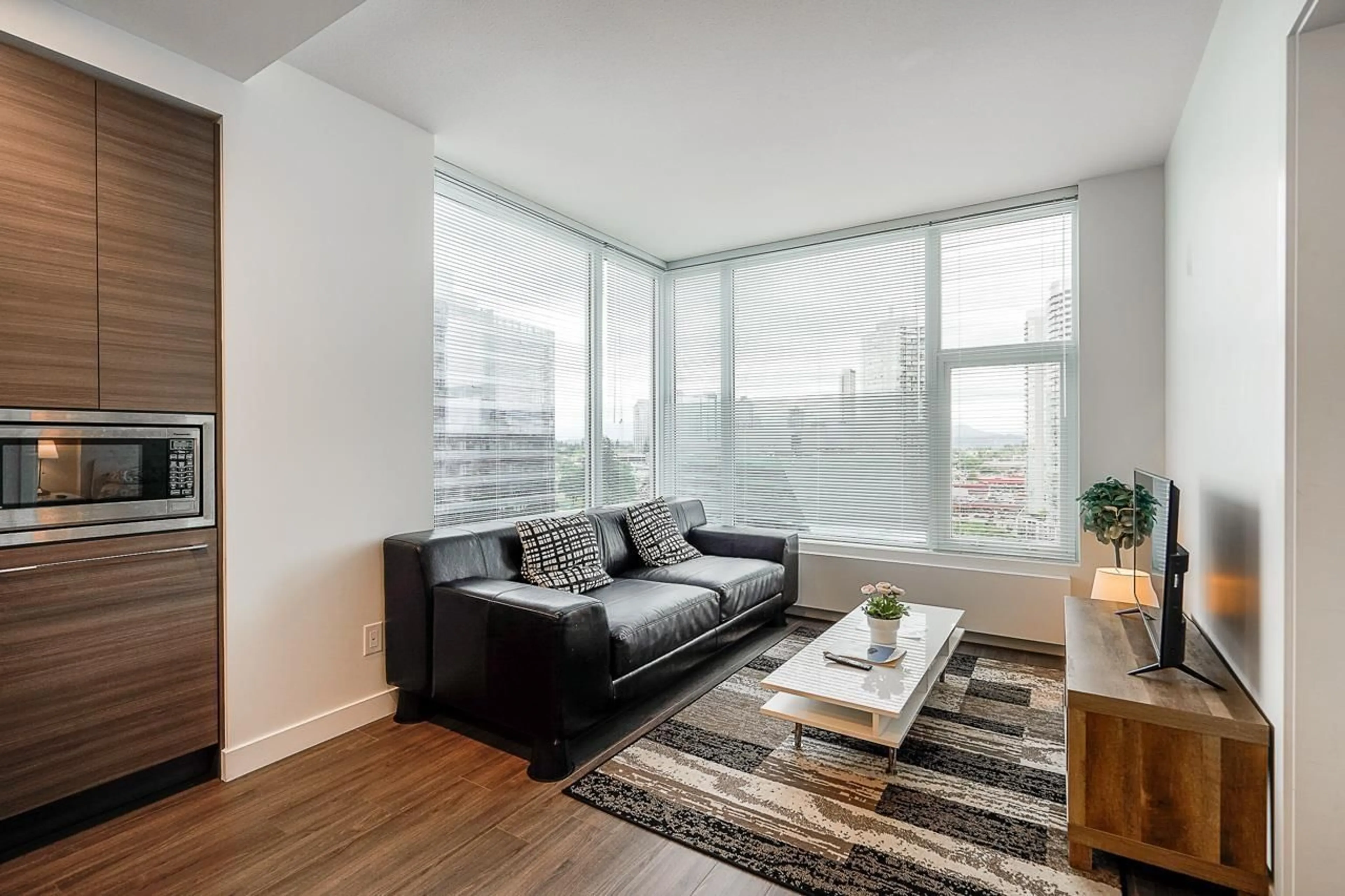 Living room with furniture, wood/laminate floor for 1404 - 13655 FRASER, Surrey British Columbia V3T0P8