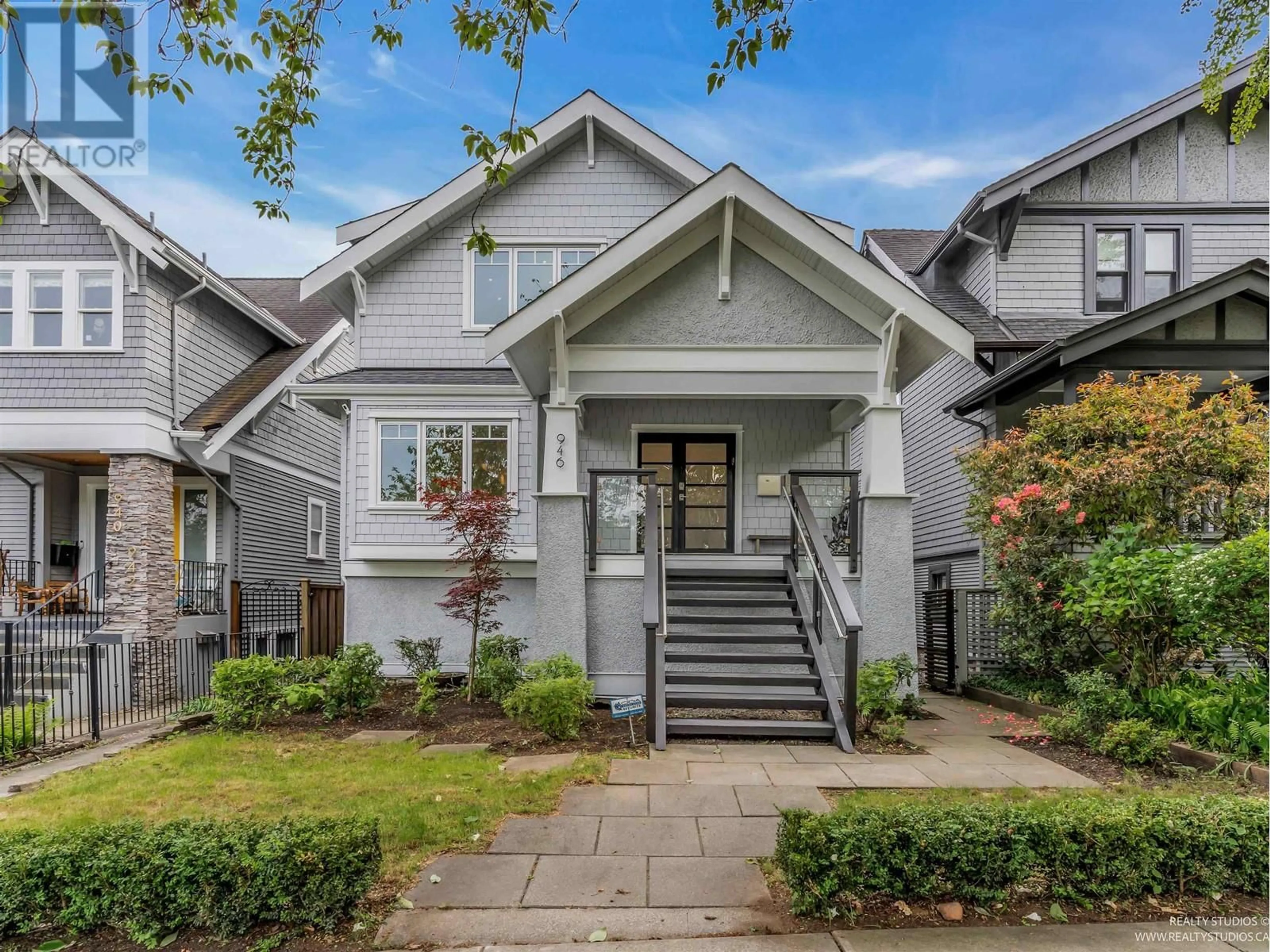 Home with vinyl exterior material, street for 946 20TH AVENUE, Vancouver British Columbia V5Z1Y5