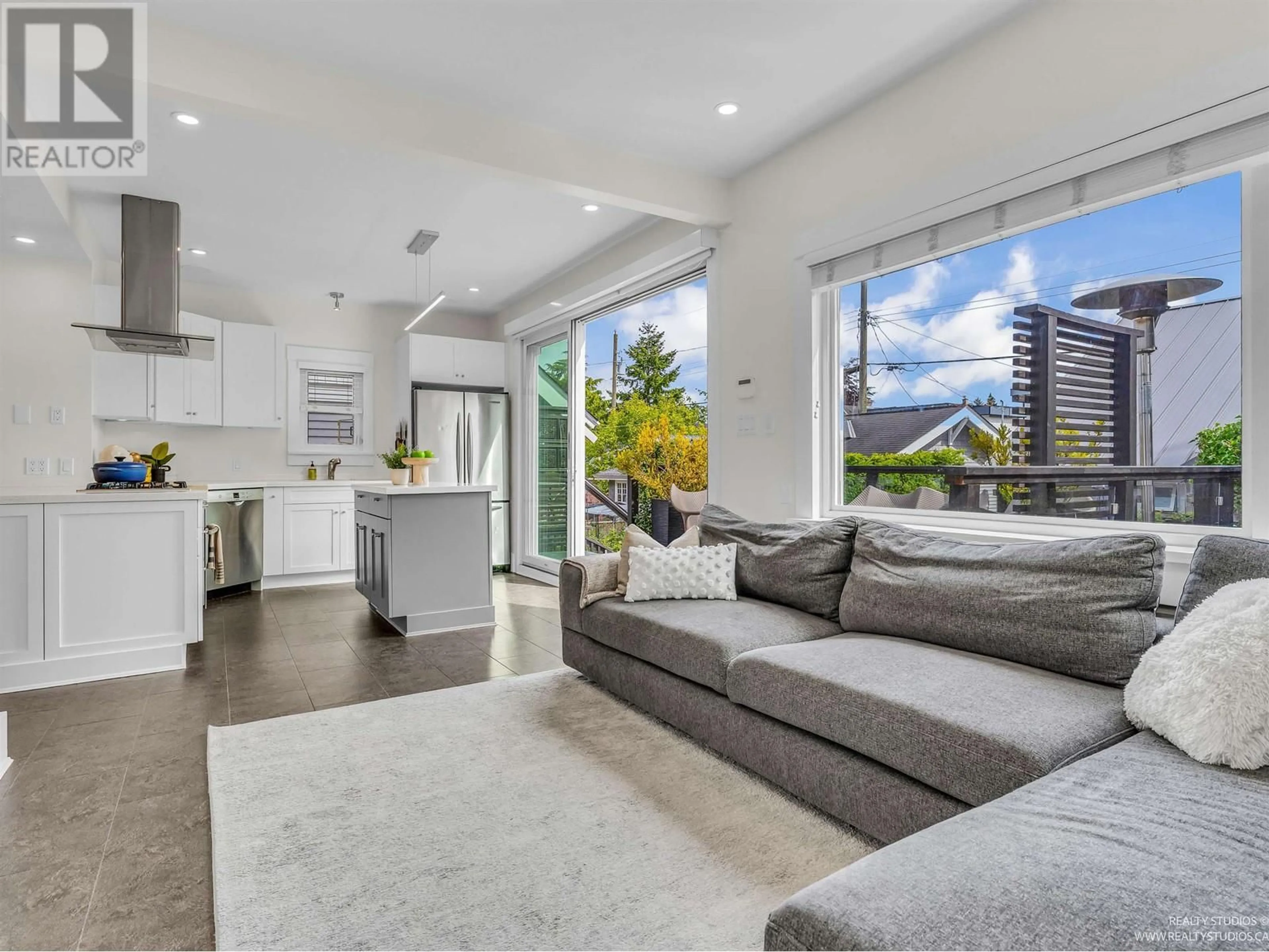 Living room with furniture, unknown for 946 20TH AVENUE, Vancouver British Columbia V5Z1Y5