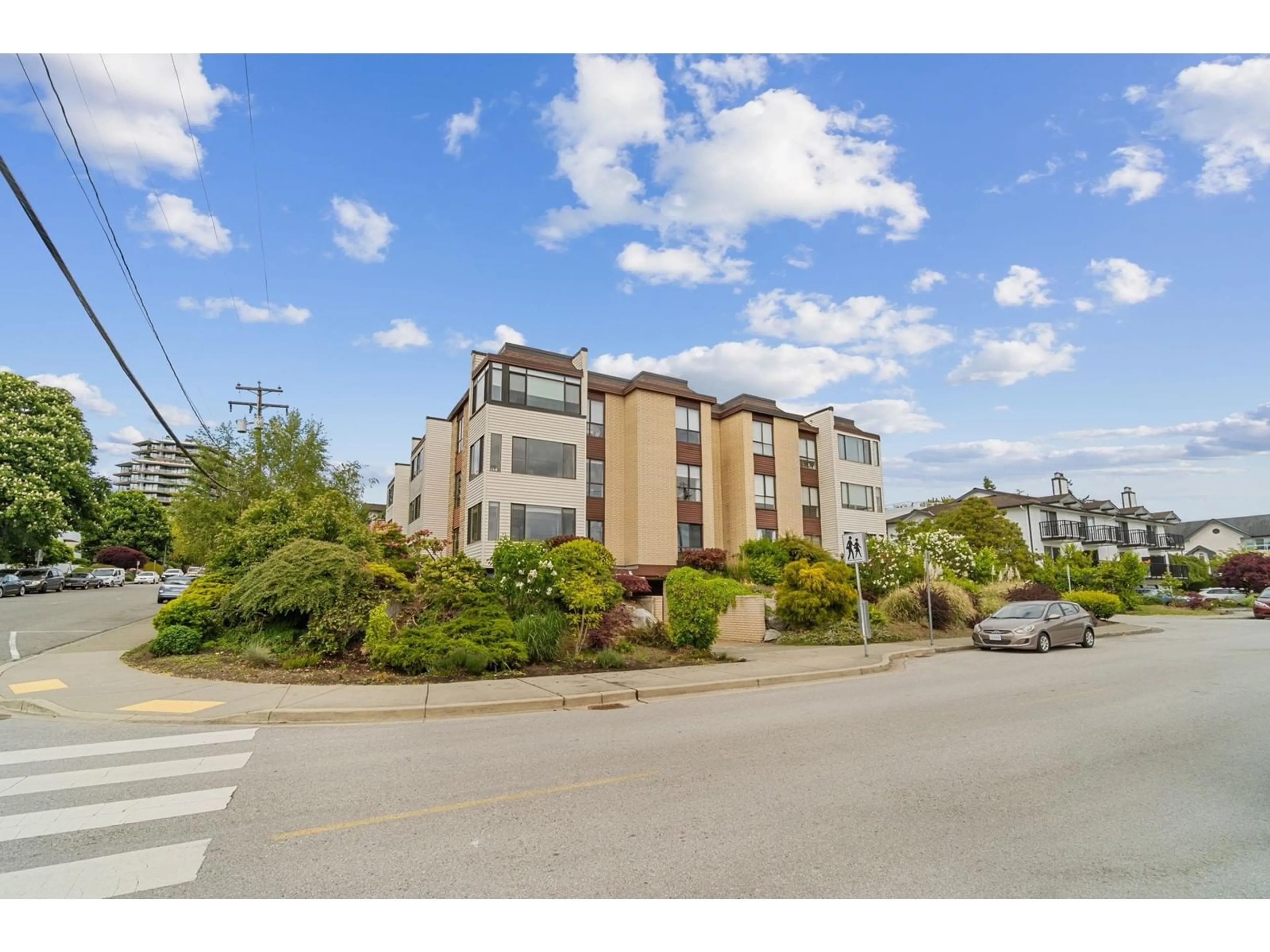 A pic from outside/outdoor area/front of a property/back of a property/a pic from drone, street for 203 - 15265 ROPER, White Rock British Columbia V4B2E9
