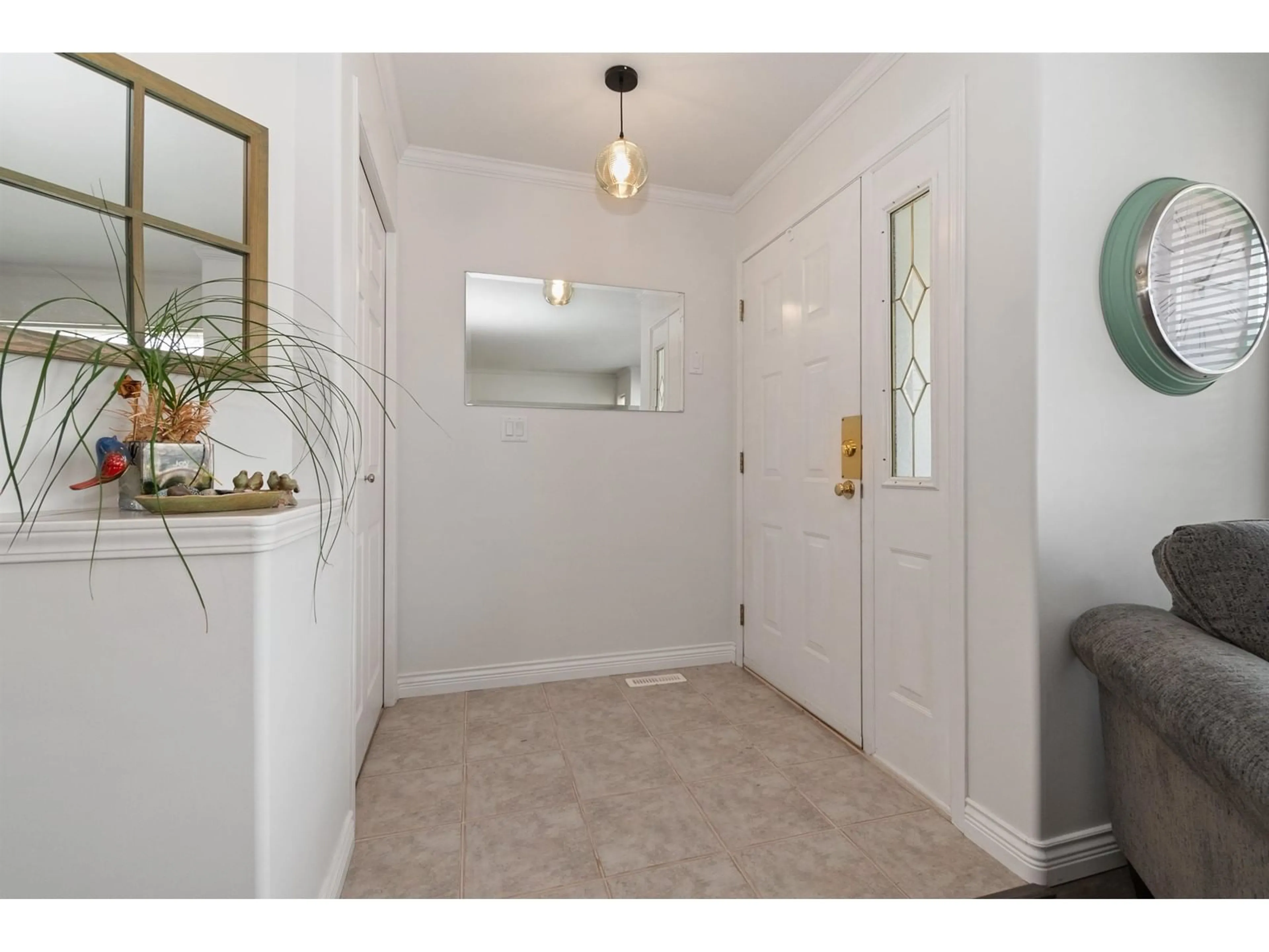 Indoor entryway for 9 - 9420 WOODBINE STREET, Chilliwack British Columbia V2P5S4