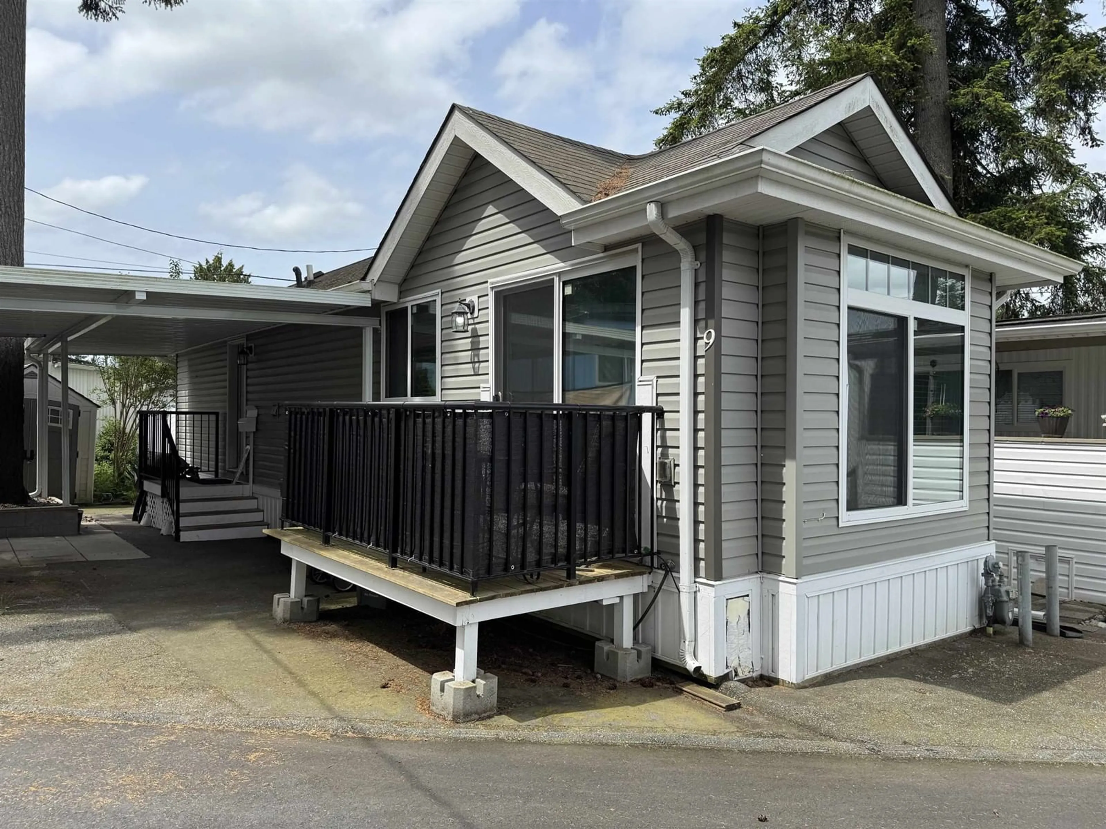 Home with vinyl exterior material, street for 9 - 24330 FRASER, Langley British Columbia V2Z1N2