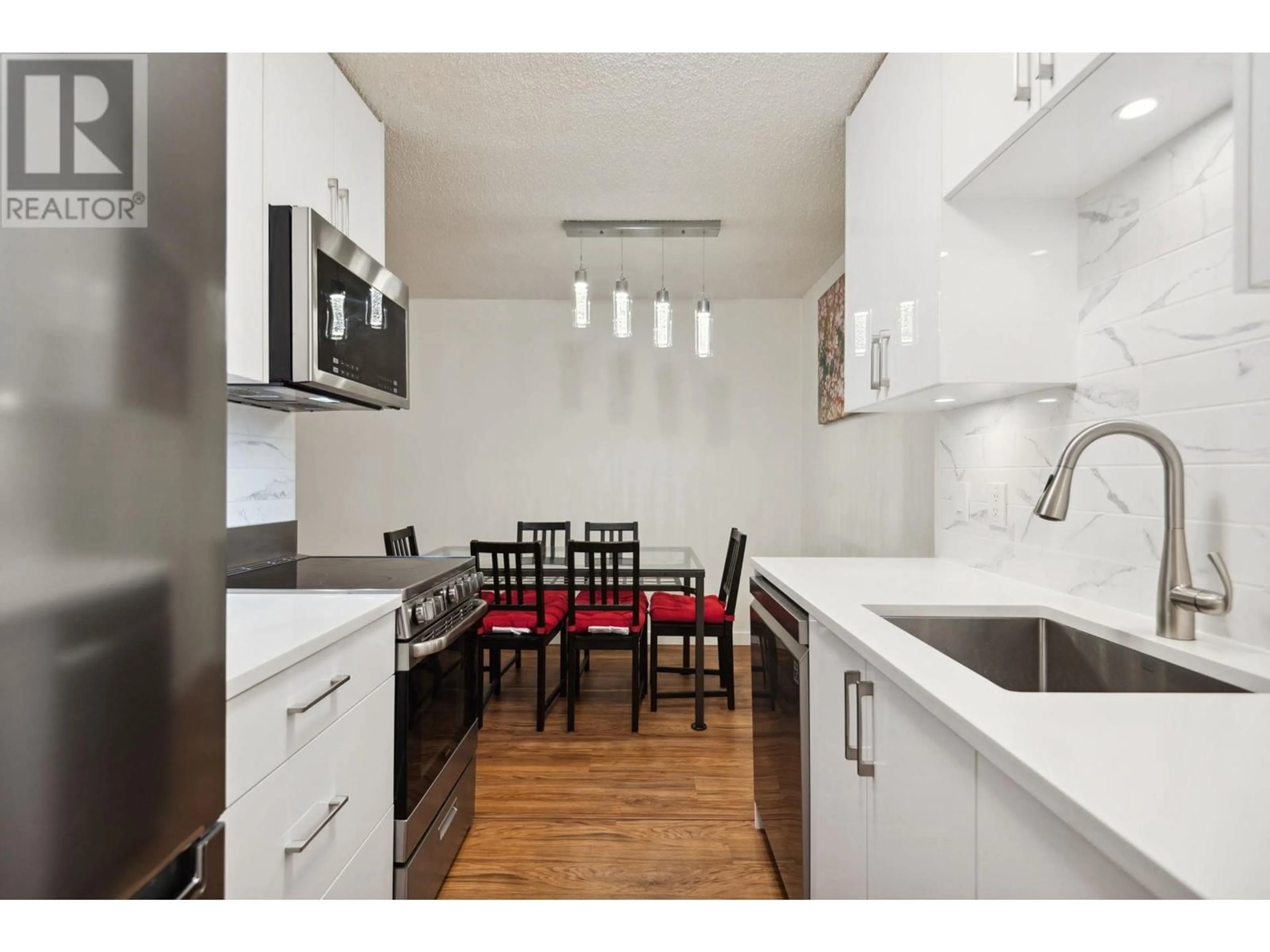 Standard kitchen, unknown for 519 - 2012 FULLERTON AVENUE, North Vancouver British Columbia V7P3E3