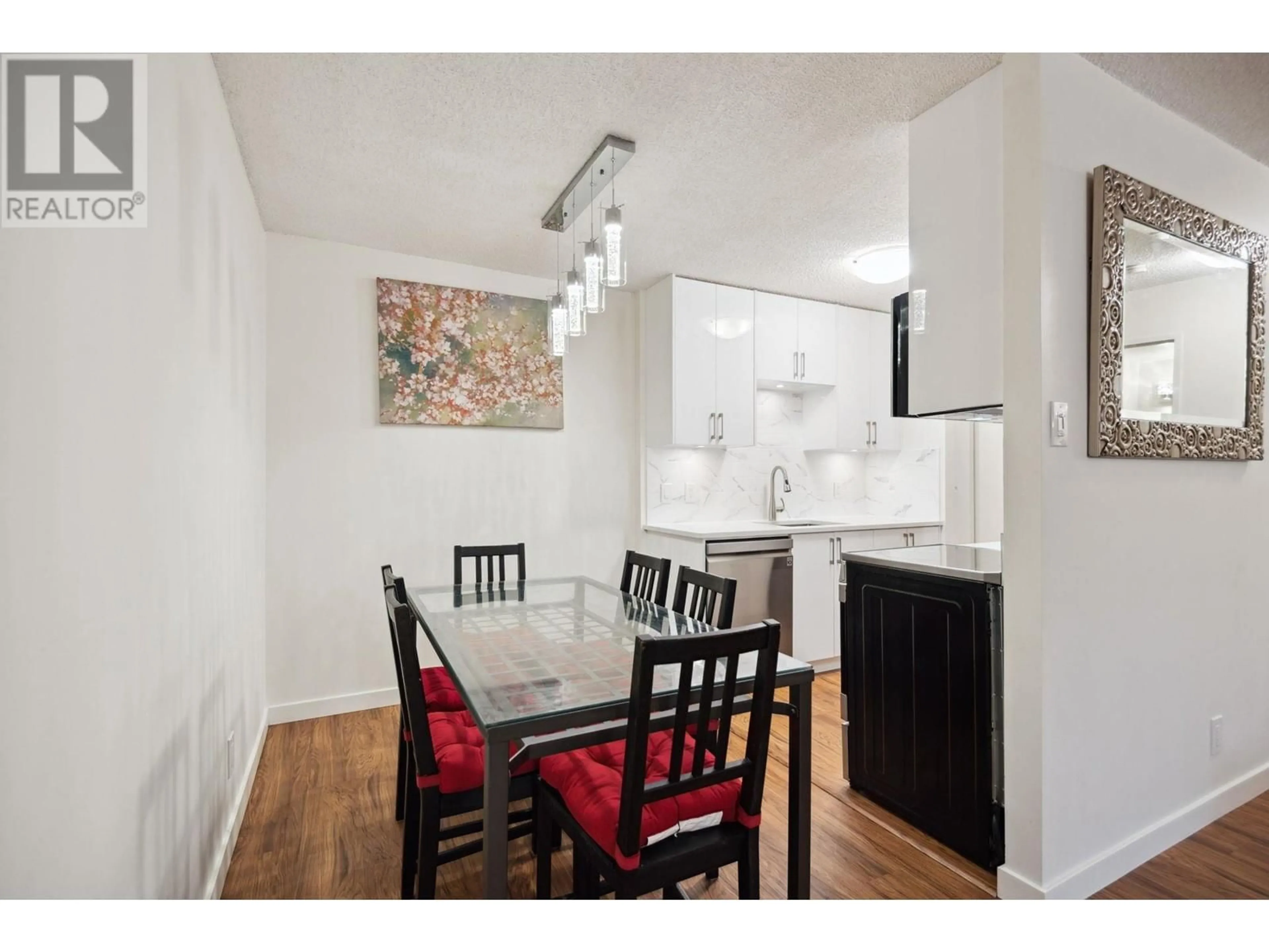 Dining room, wood/laminate floor for 519 - 2012 FULLERTON AVENUE, North Vancouver British Columbia V7P3E3