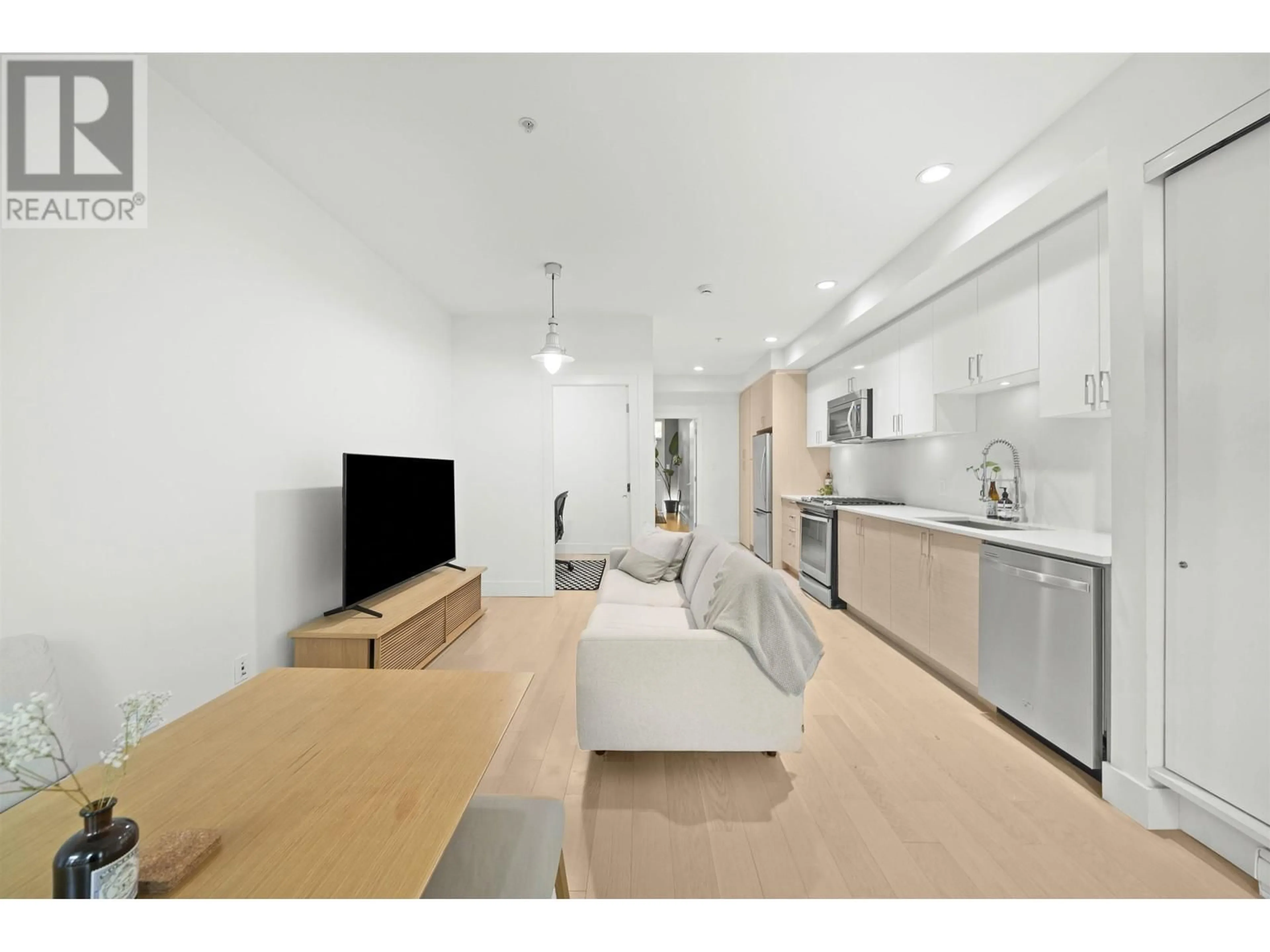 A pic of a room for 10 - 1419 1ST AVENUE, Vancouver British Columbia V5N1A4