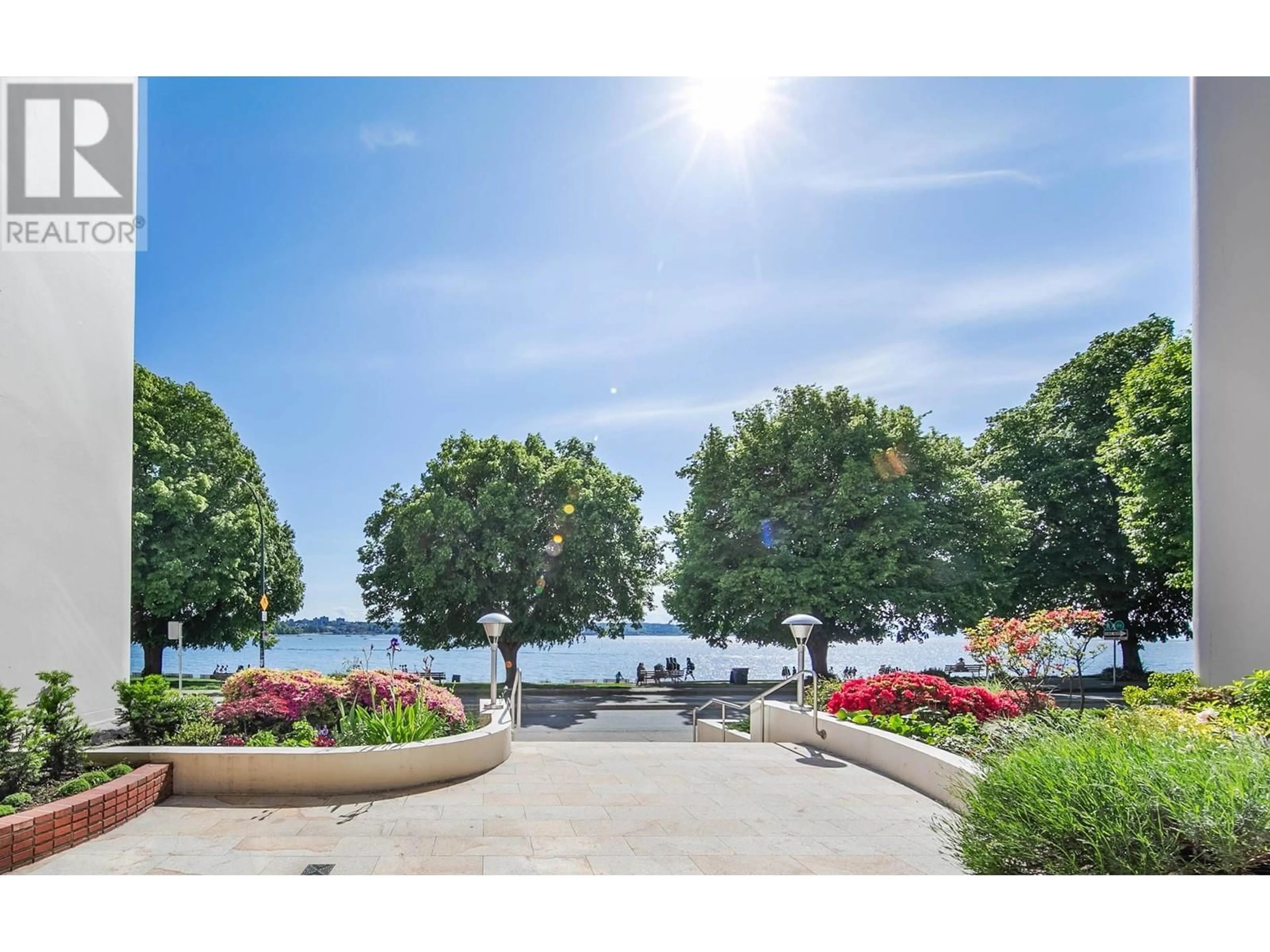 Patio, water/lake/river/ocean view for 301 - 1949 BEACH AVENUE, Vancouver British Columbia V6G1Z2