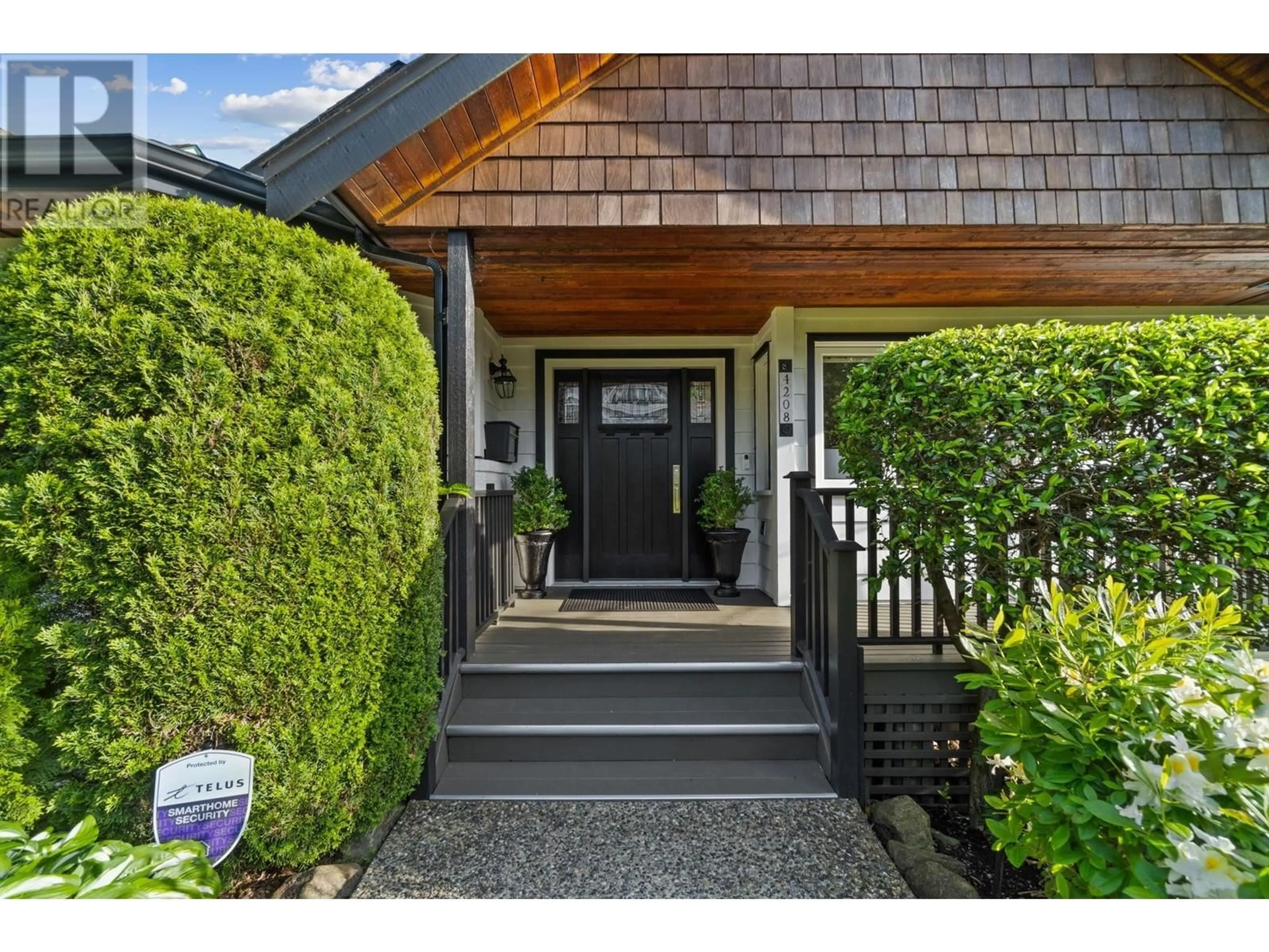 Indoor entryway for 4208 SOUTHWOOD STREET, Burnaby British Columbia V5J2E9