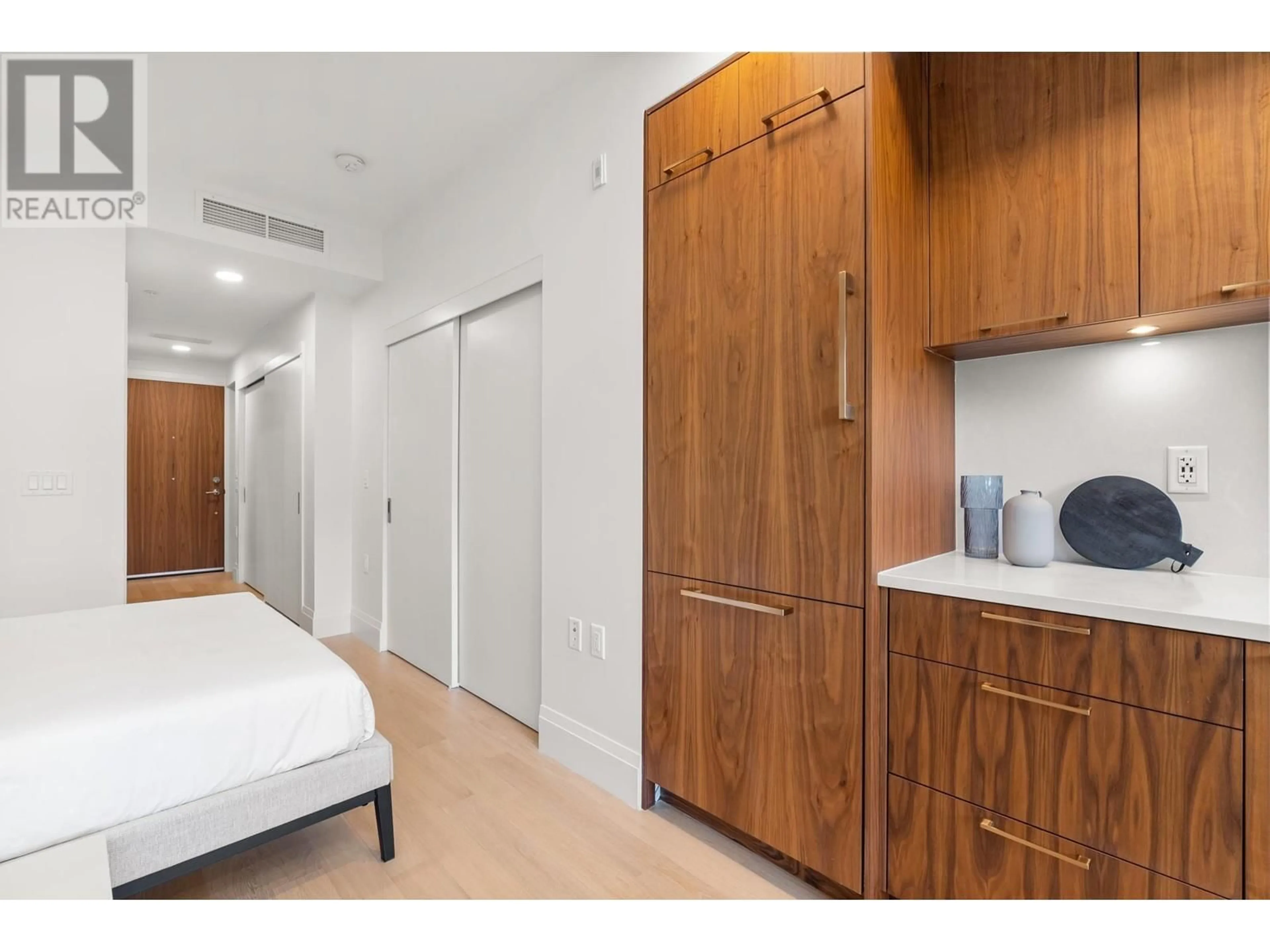 Storage room or clothes room or walk-in closet for 106 - 2550 GARDEN DRIVE, Vancouver British Columbia V5N4X6